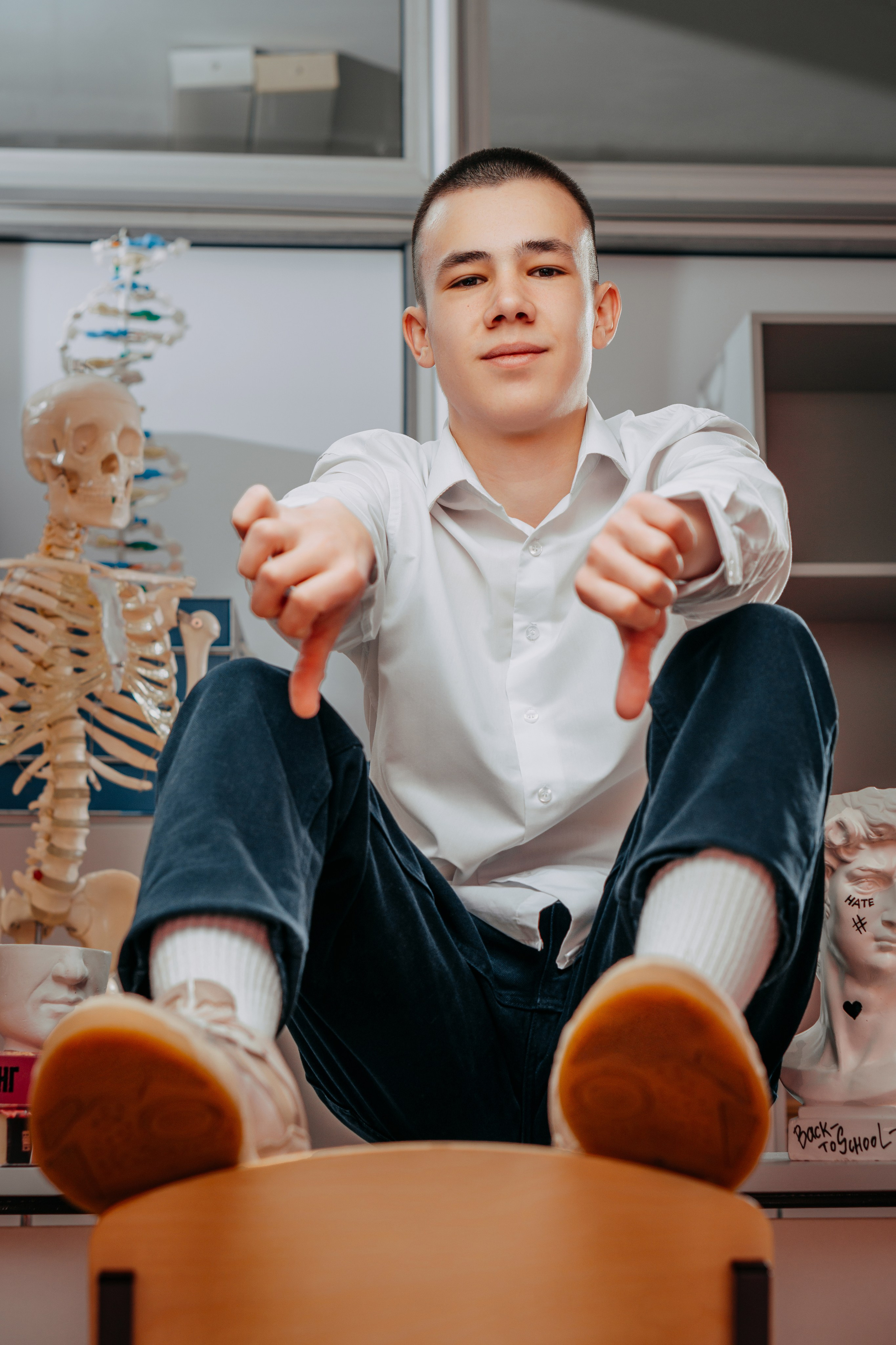 Рушим шаблоны о школьной фотографии!Мелбук. - это современный подход к созданию ярких и современных выпускных альбомов в Хабаровске и Хабаровском крае!Работаем по всему Дальнему Востоку!Наша творческая студия проводит красивые, смешные и классные фотосессии, которые подойдут для мальчиков и девочек,которые учаться в 4, 9, 11 классах.Наши макеты содержат цитаты, фото, фразы, прикольные росписи, которые мы размещаем в дипломе выпускника.Заказать выпускную книгу в городе Хабаровск, настолько же важно, как выпускная песня и выпускная лента на торжественный праздник.Дизайнер наших книг живет в СПБ, а ваши альбомы печатаются в Москве.Посмотрите наши работы на сайте, которые изготовил наш фотограф на Дальнем Востоке в 2024 - 2025 году.На нашем сайте размещены шаблоны, информация, цена и трудовой договор.