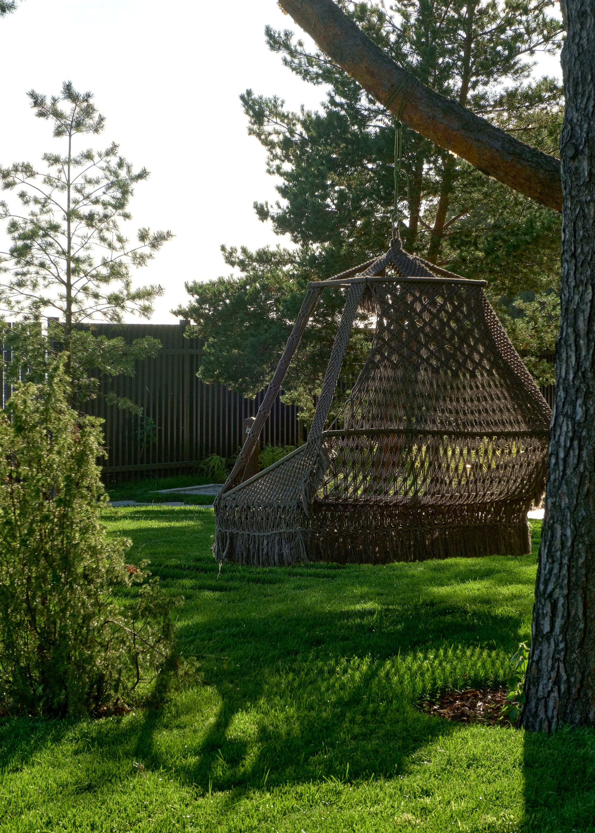 Ландшафтный и интерьерный фотограф Наталья Соловьева. Фотосъемка сада в КП Золотые пески для ландшафтной компании Хвоя | interioto