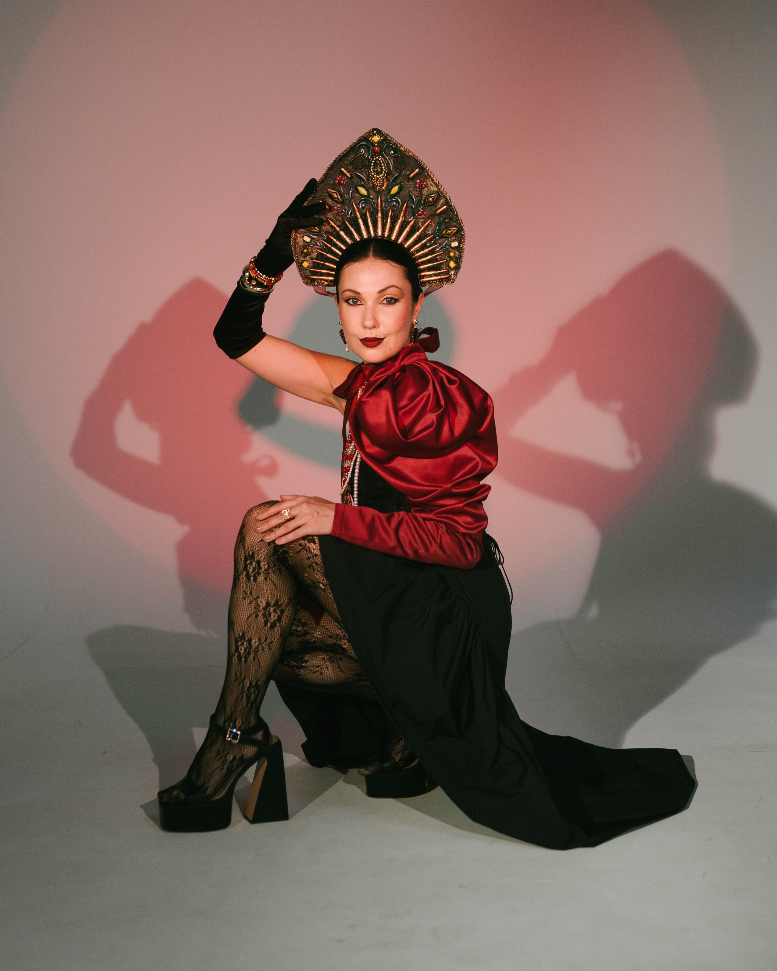 Образ для ведущей мероприятий в стиле «Русский китч». Стилист медийных личностей