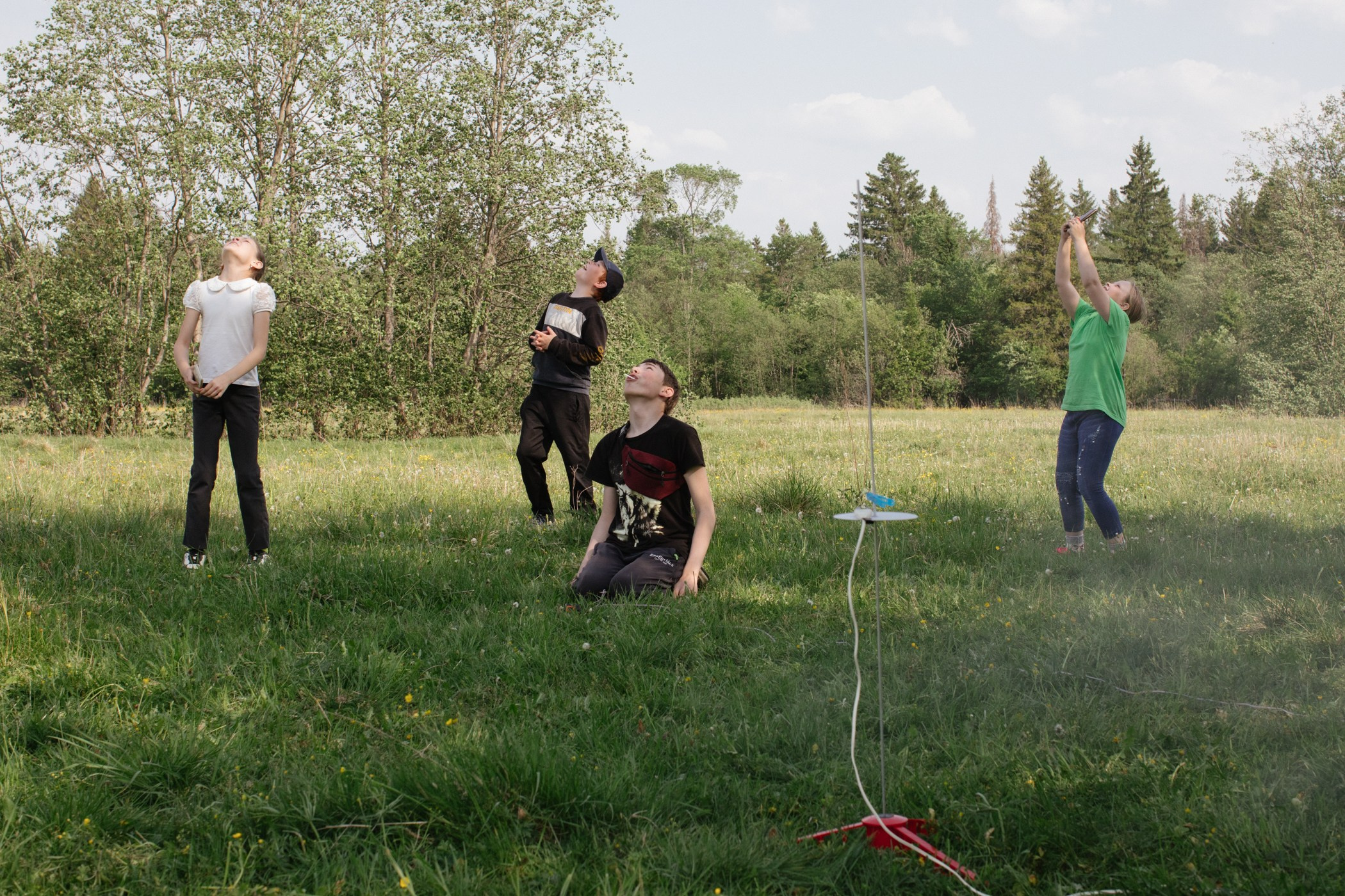 Учащиеся деревенского кружка ракетостроения, деревня Нижняя Пыхта