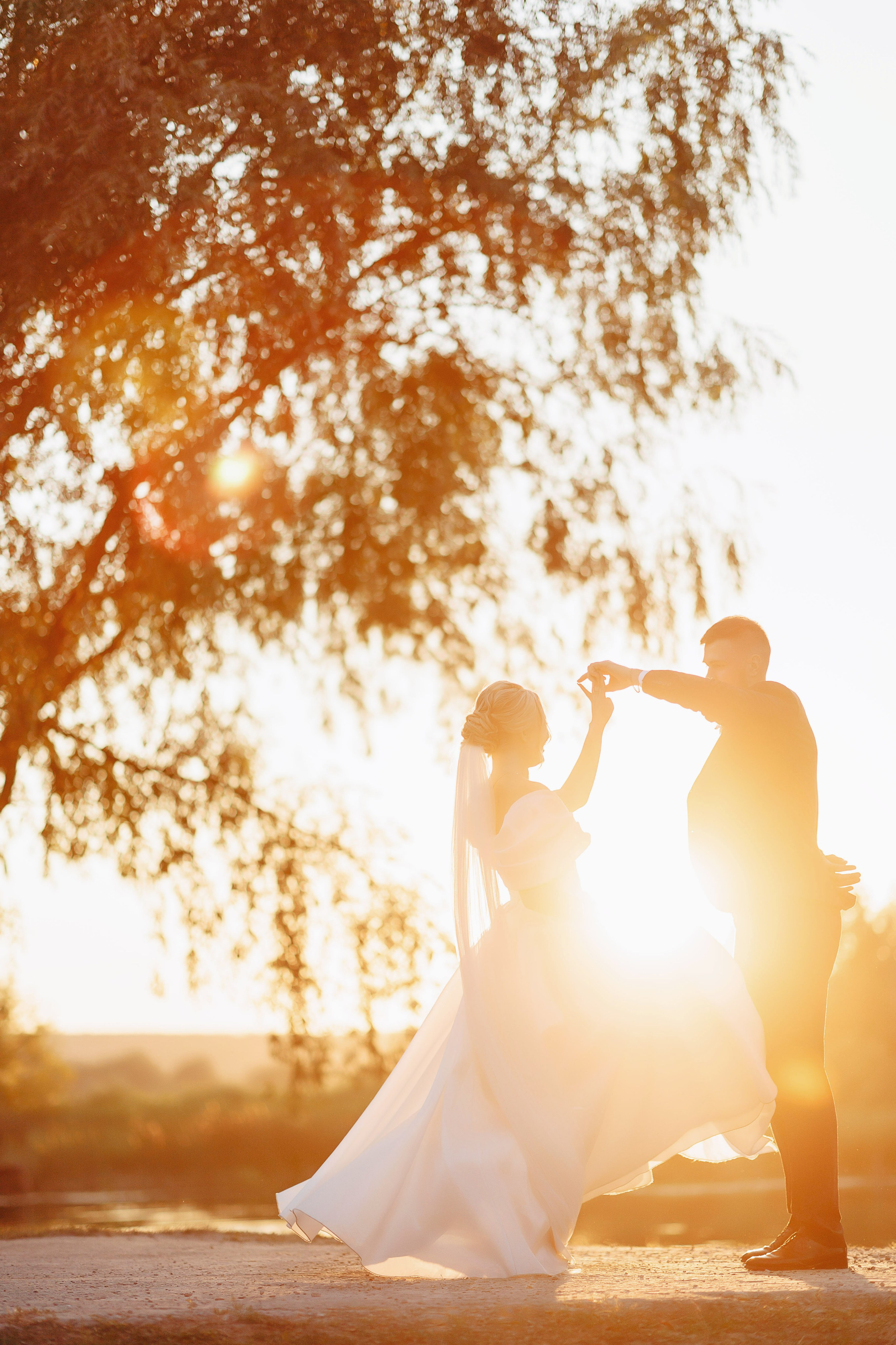 Свадебный танец на закате Фотограф Денис Перминов