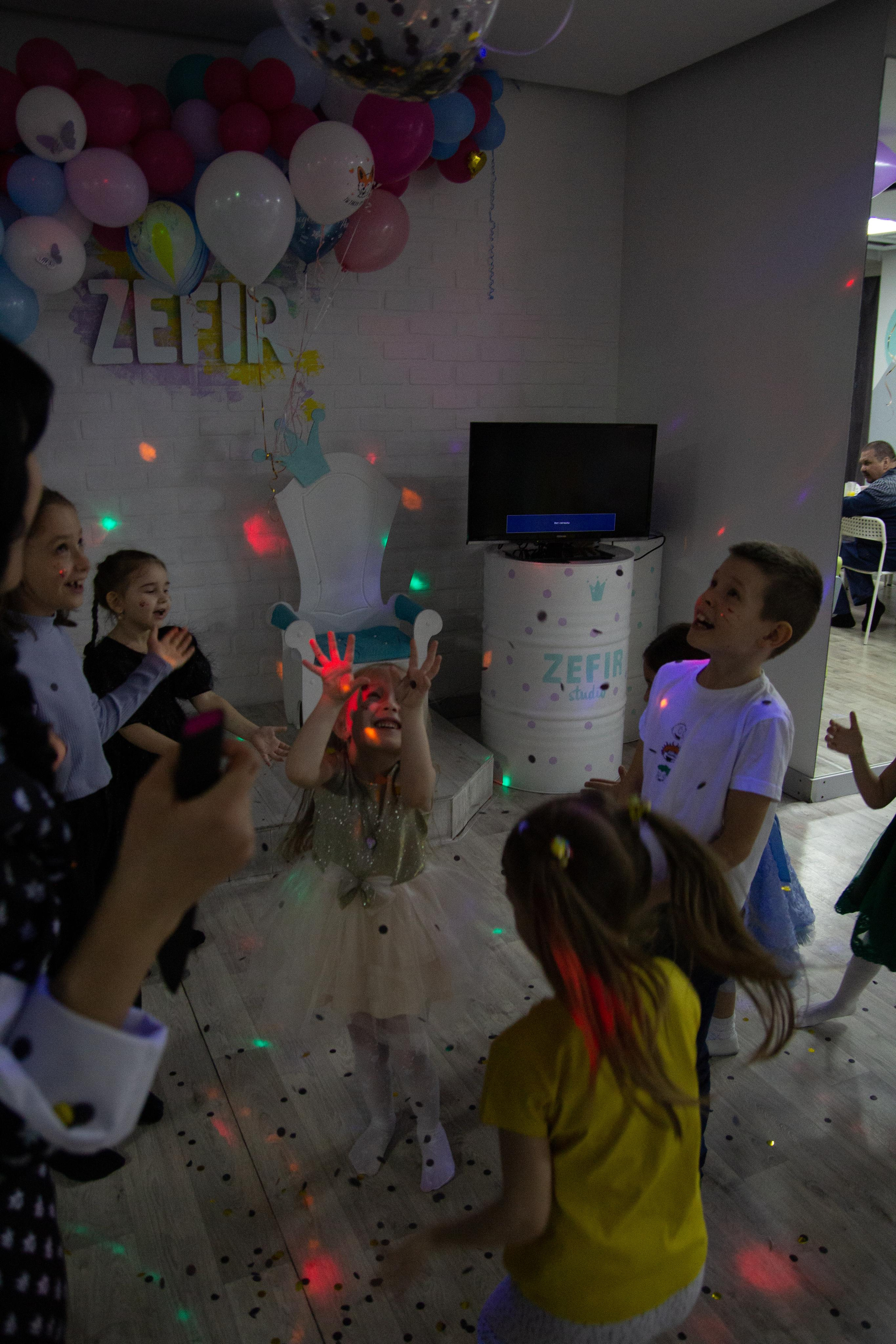 День рождения в стиле Уэнздей. Фотограф Ирина Колесникова