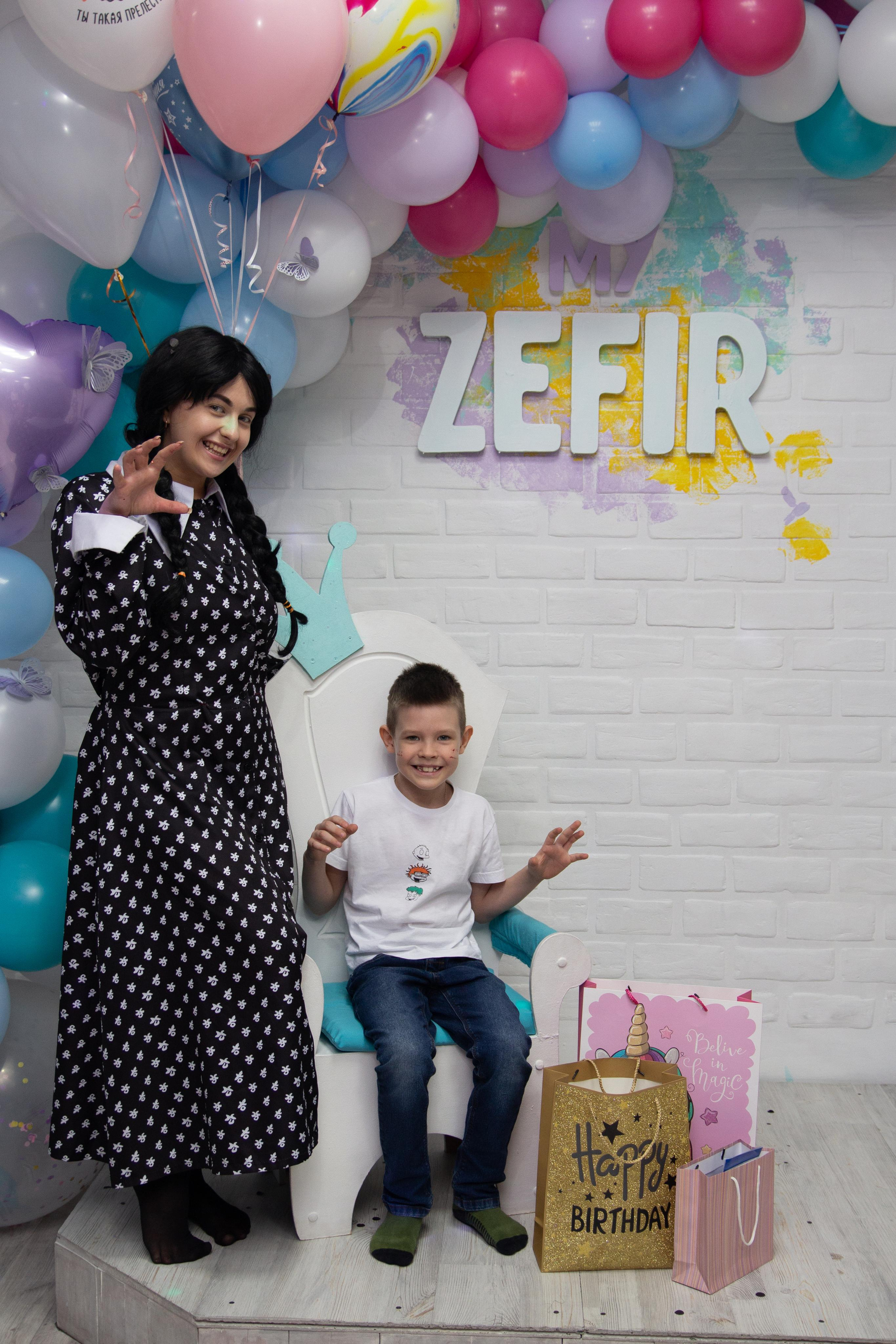 День рождения в стиле Уэнздей. Фотограф Ирина Колесникова