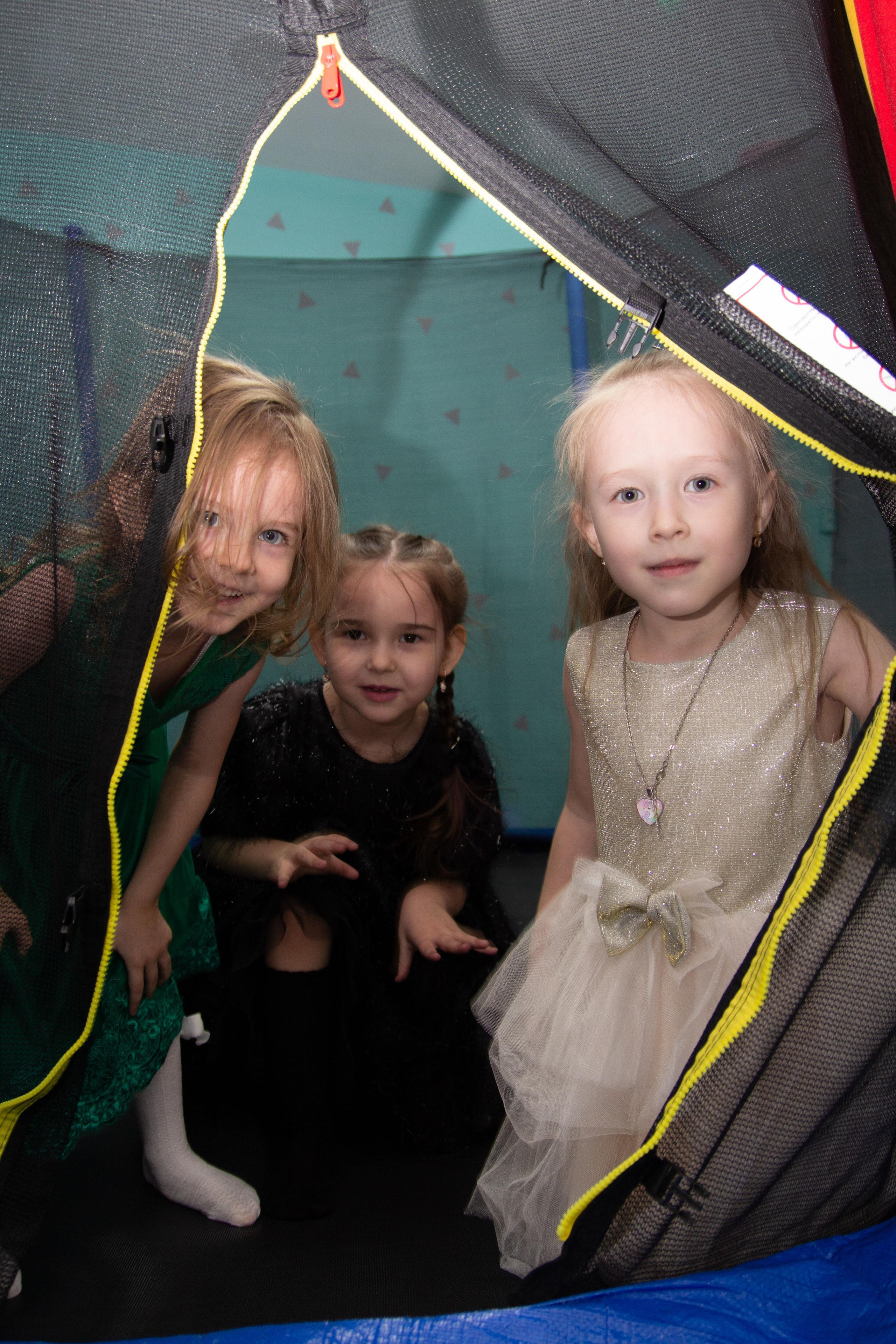 День рождения в стиле Уэнздей. Фотограф Ирина Колесникова