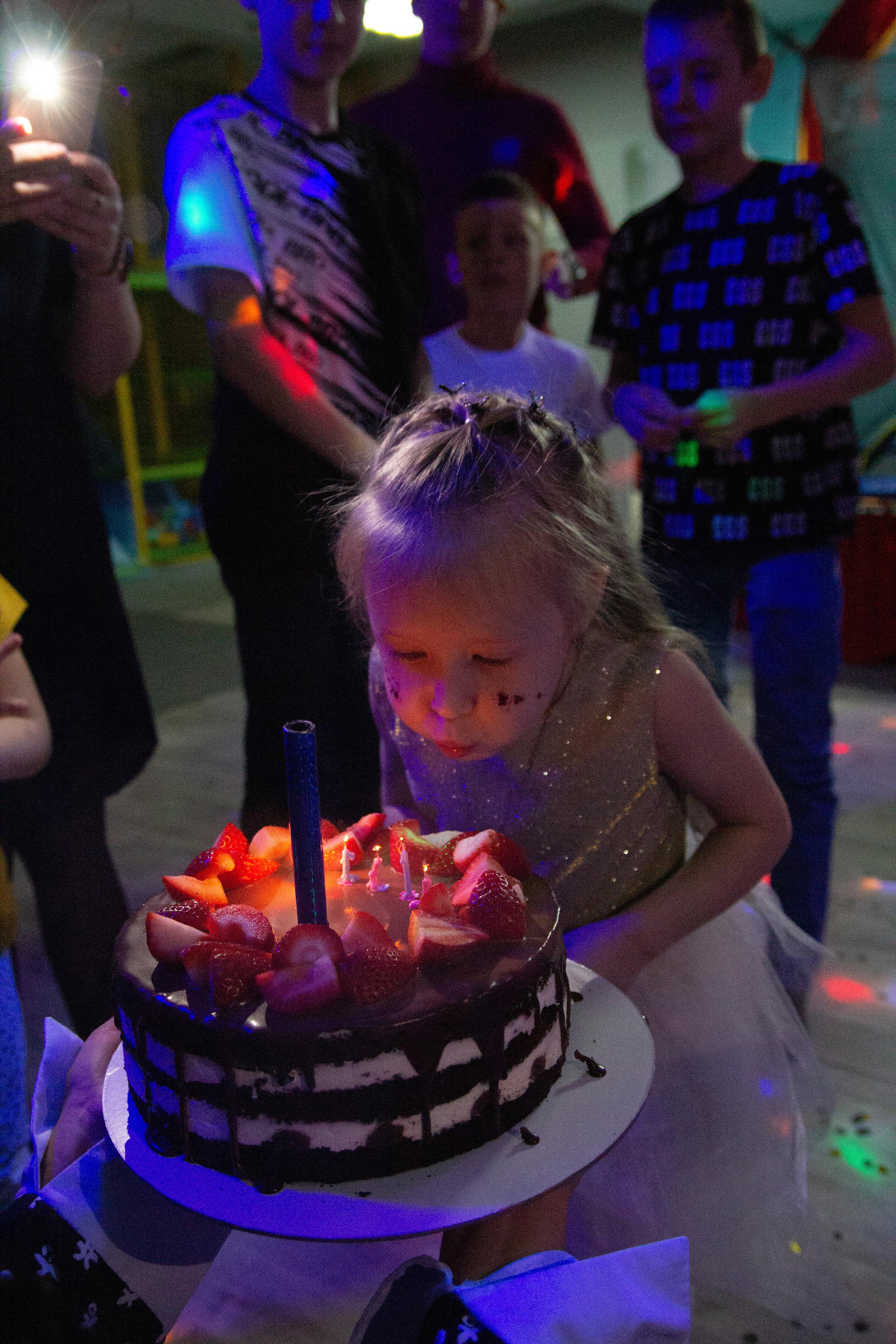 День рождения в стиле Уэнздей. Фотограф Ирина Колесникова