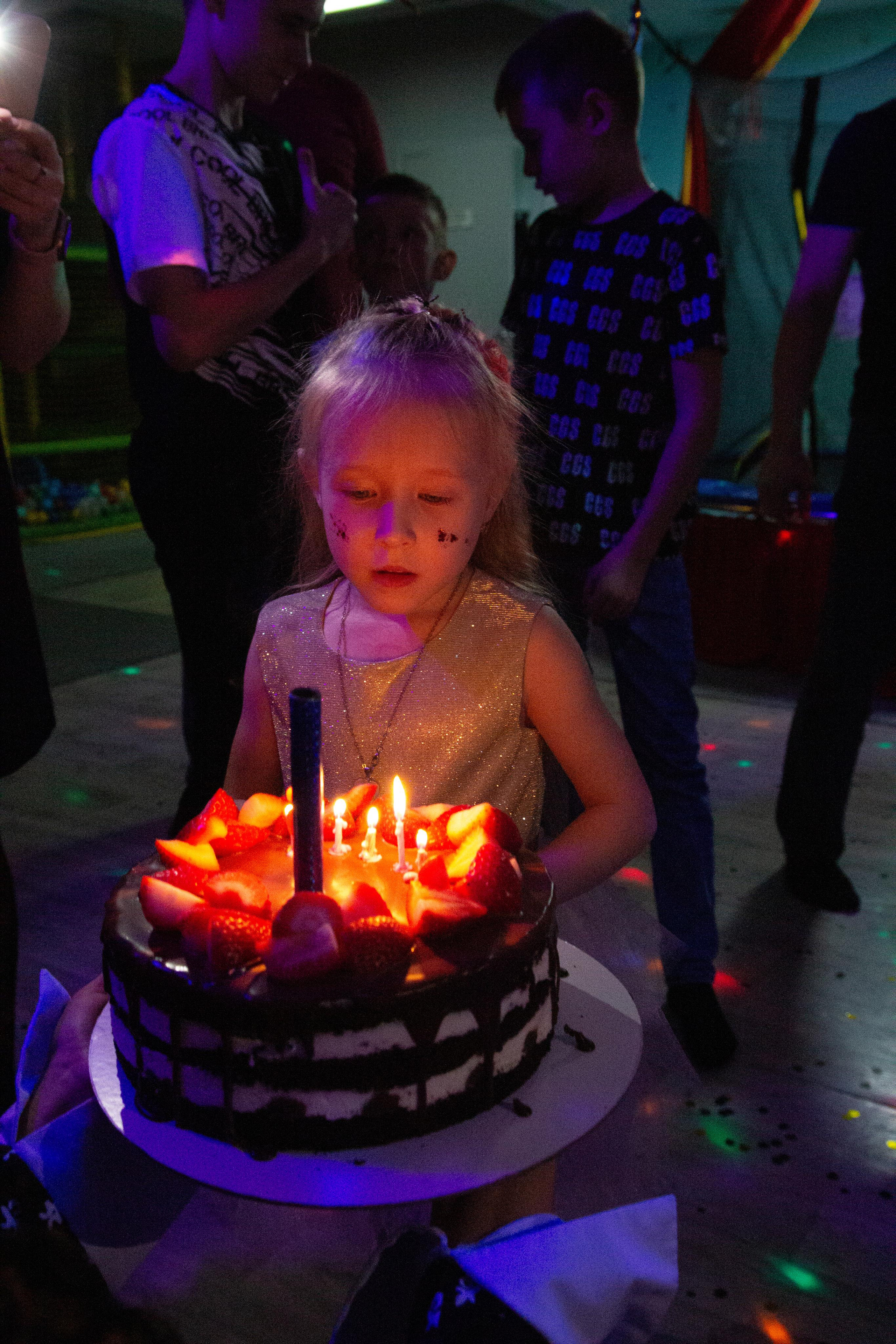 День рождения в стиле Уэнздей. Фотограф Ирина Колесникова