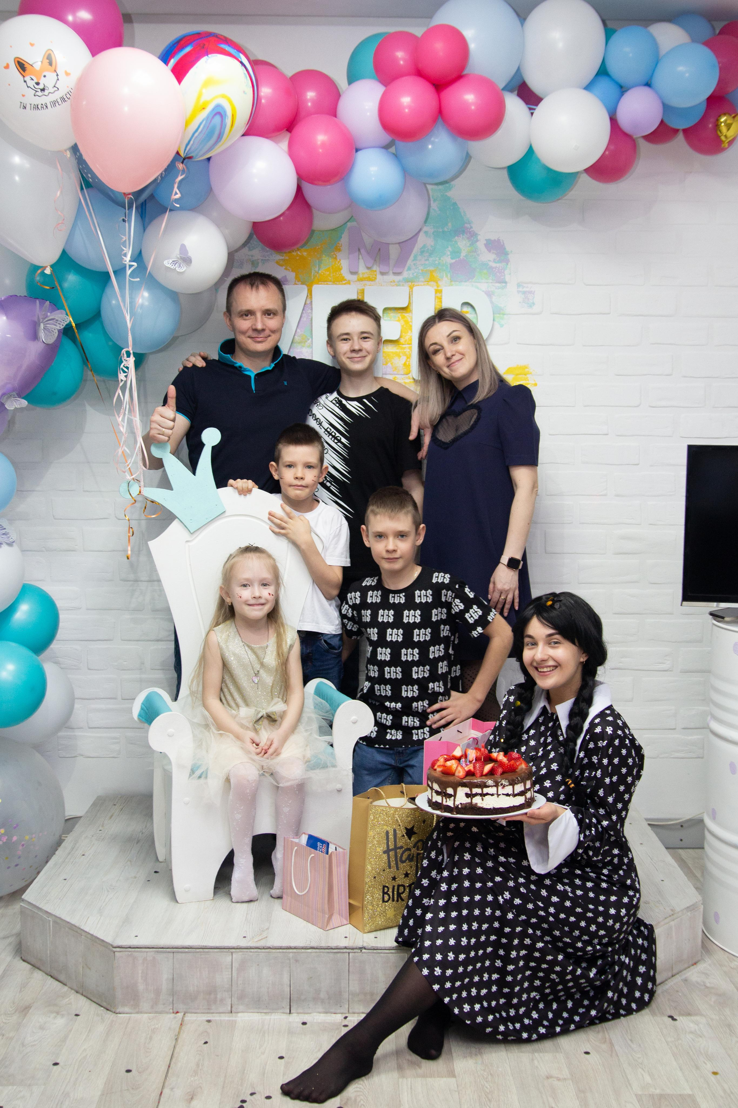 День рождения в стиле Уэнздей. Фотограф Ирина Колесникова