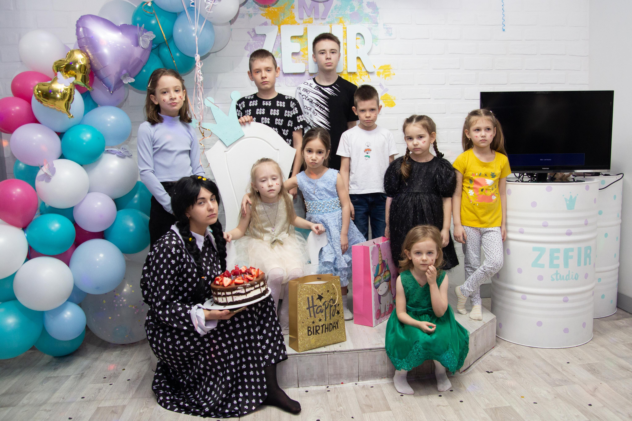 День рождения в стиле Уэнздей. Фотограф Ирина Колесникова