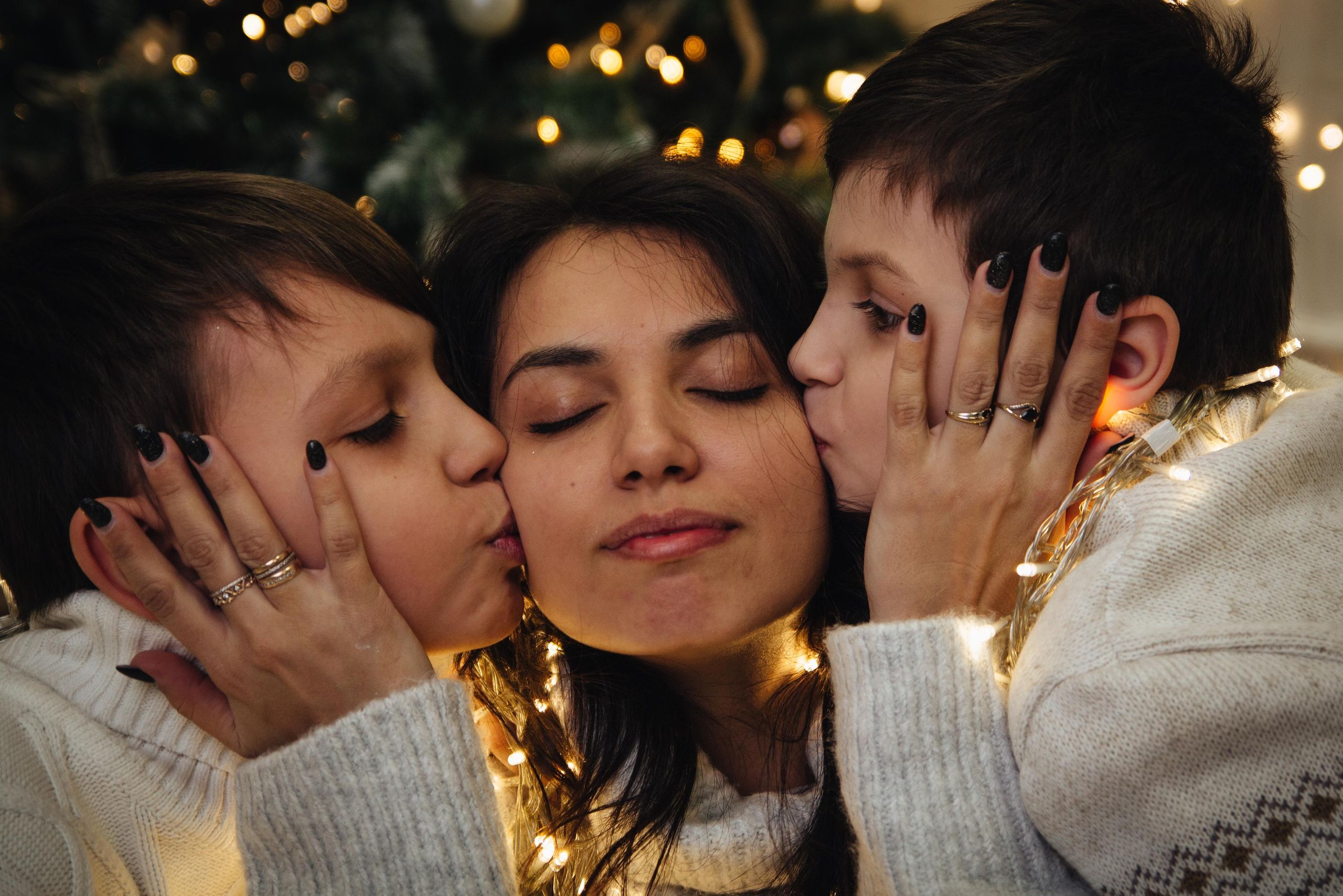 Два сыночка и лапочка-дочка). Новогодняя в студии. Фотограф Ирина Колесникова