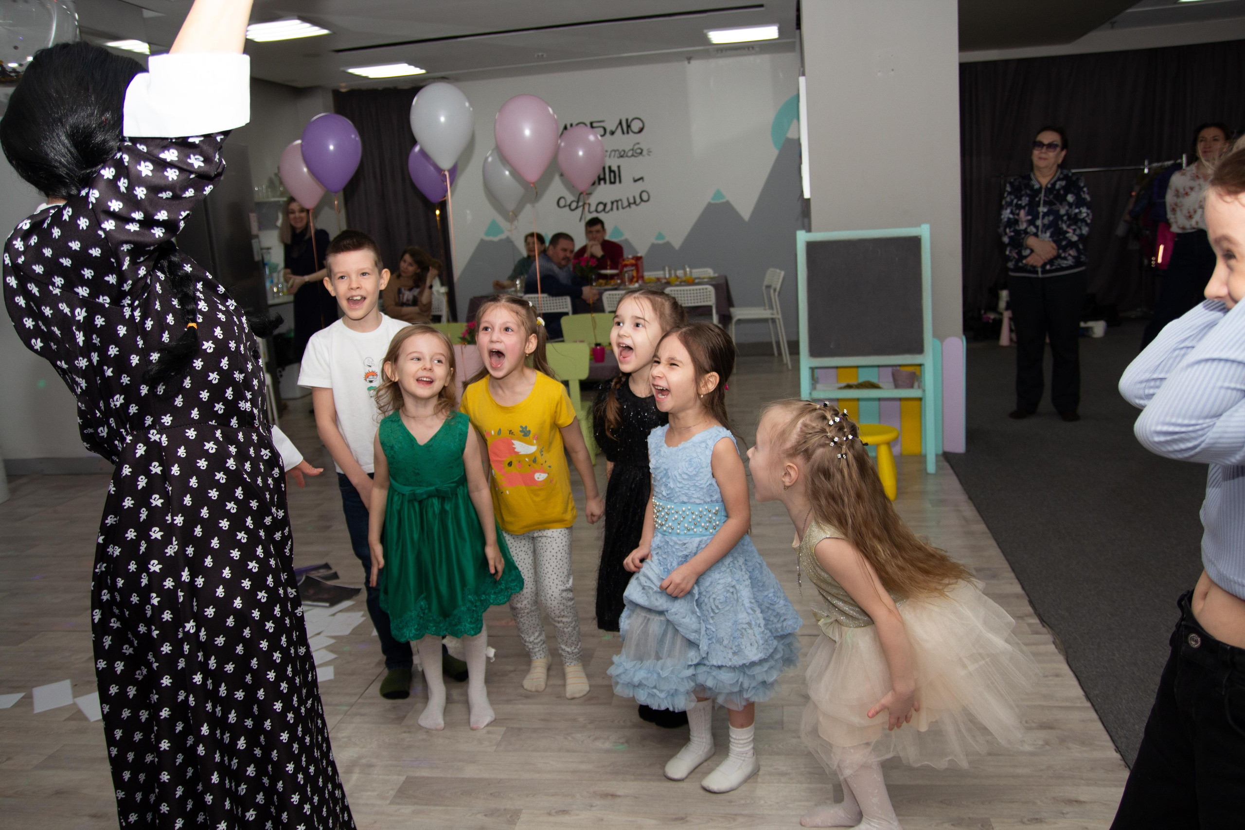 День рождения в стиле Уэнздей. Фотограф Ирина Колесникова