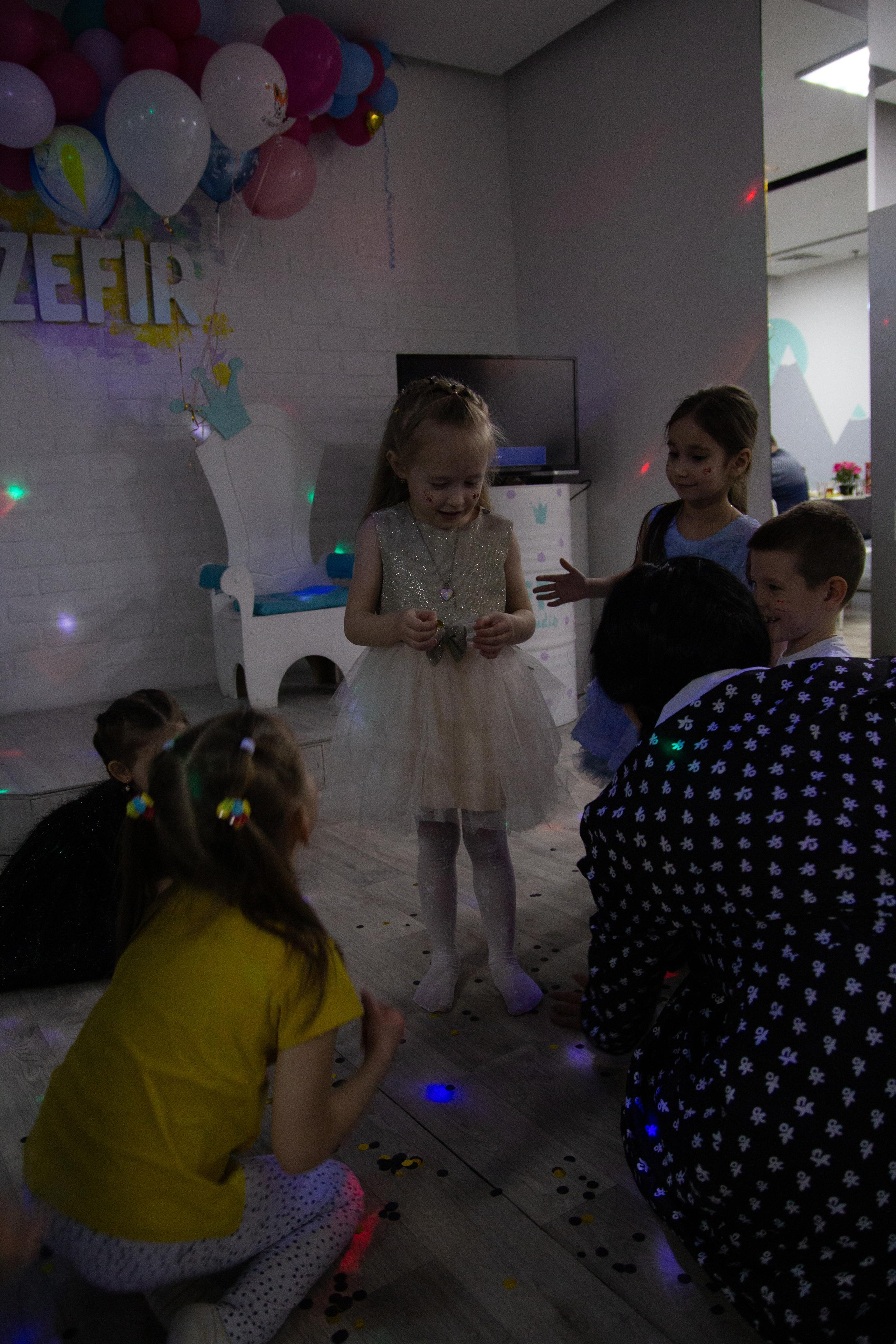 День рождения в стиле Уэнздей. Фотограф Ирина Колесникова