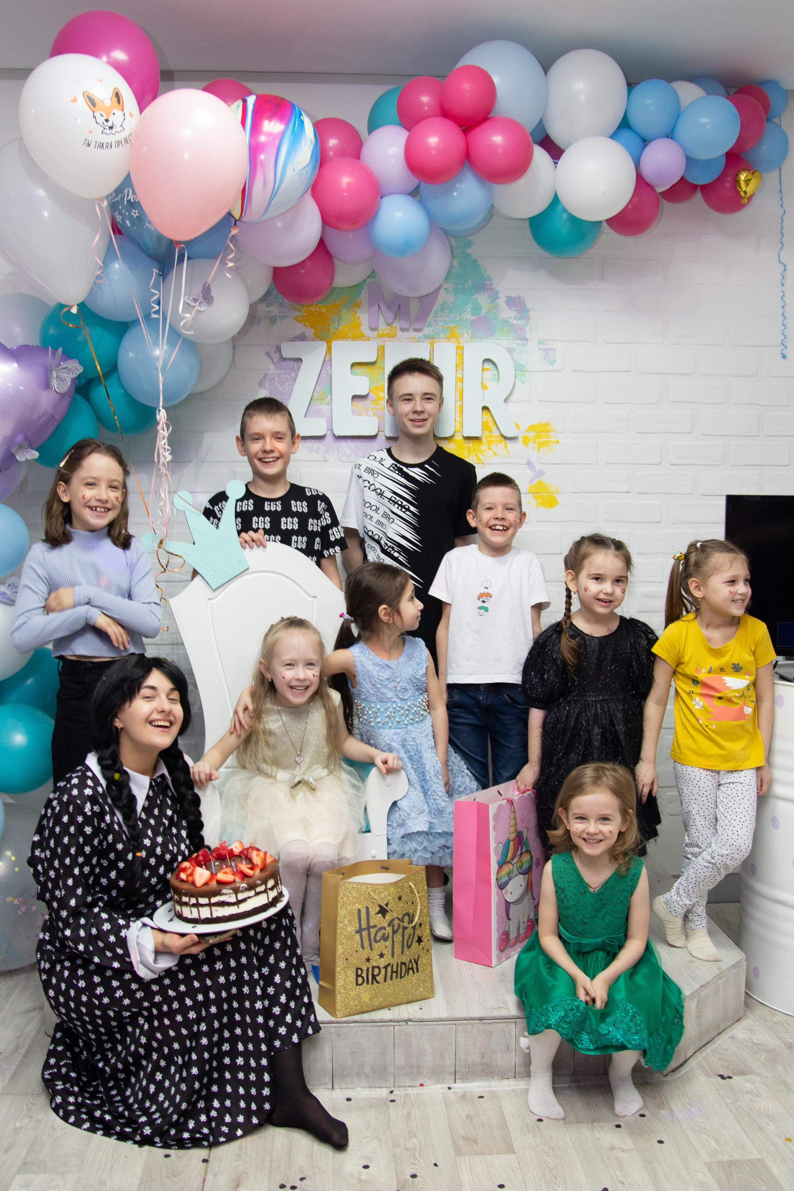 День рождения в стиле Уэнздей. Фотограф Ирина Колесникова