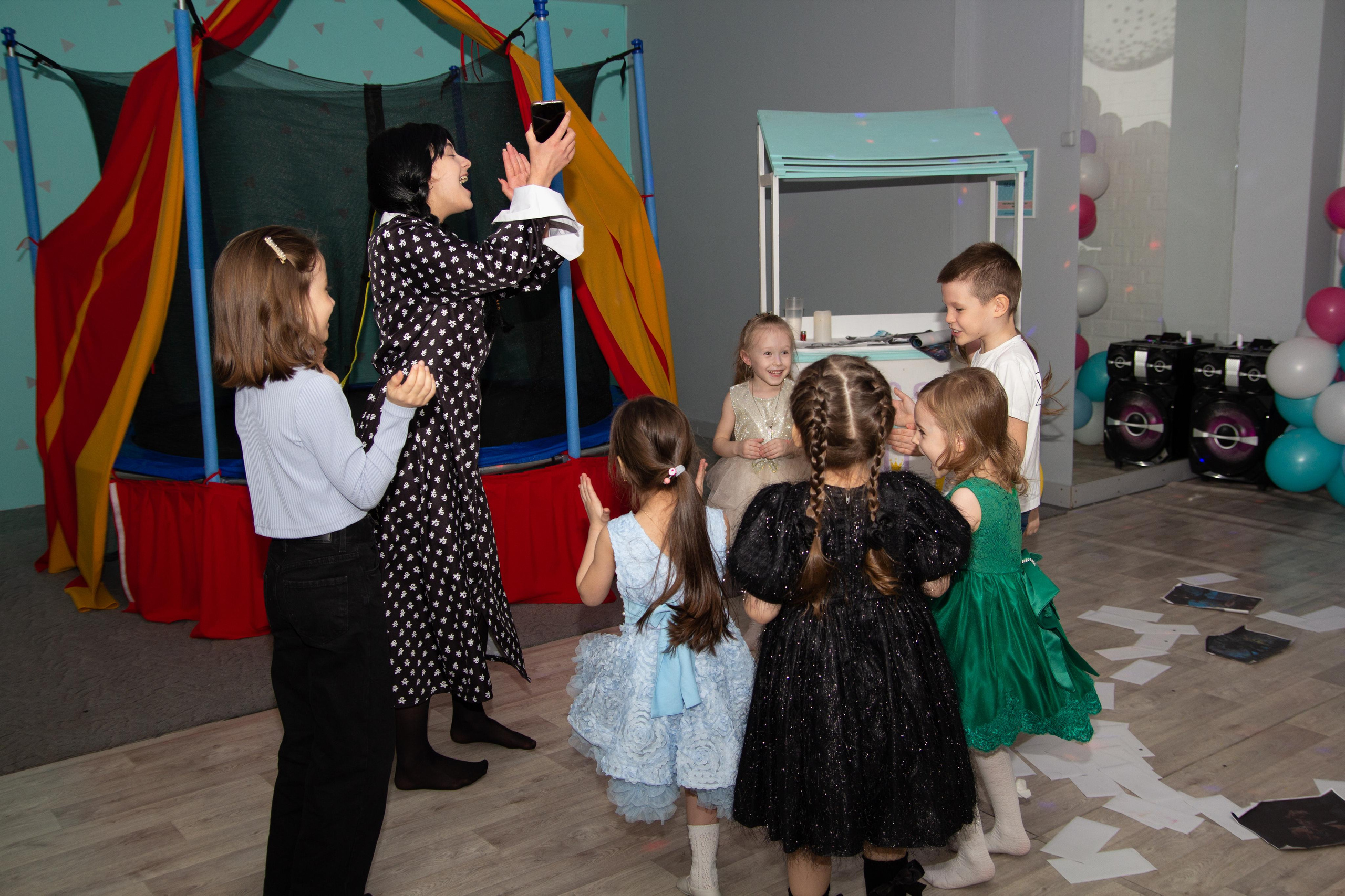 День рождения в стиле Уэнздей. Фотограф Ирина Колесникова