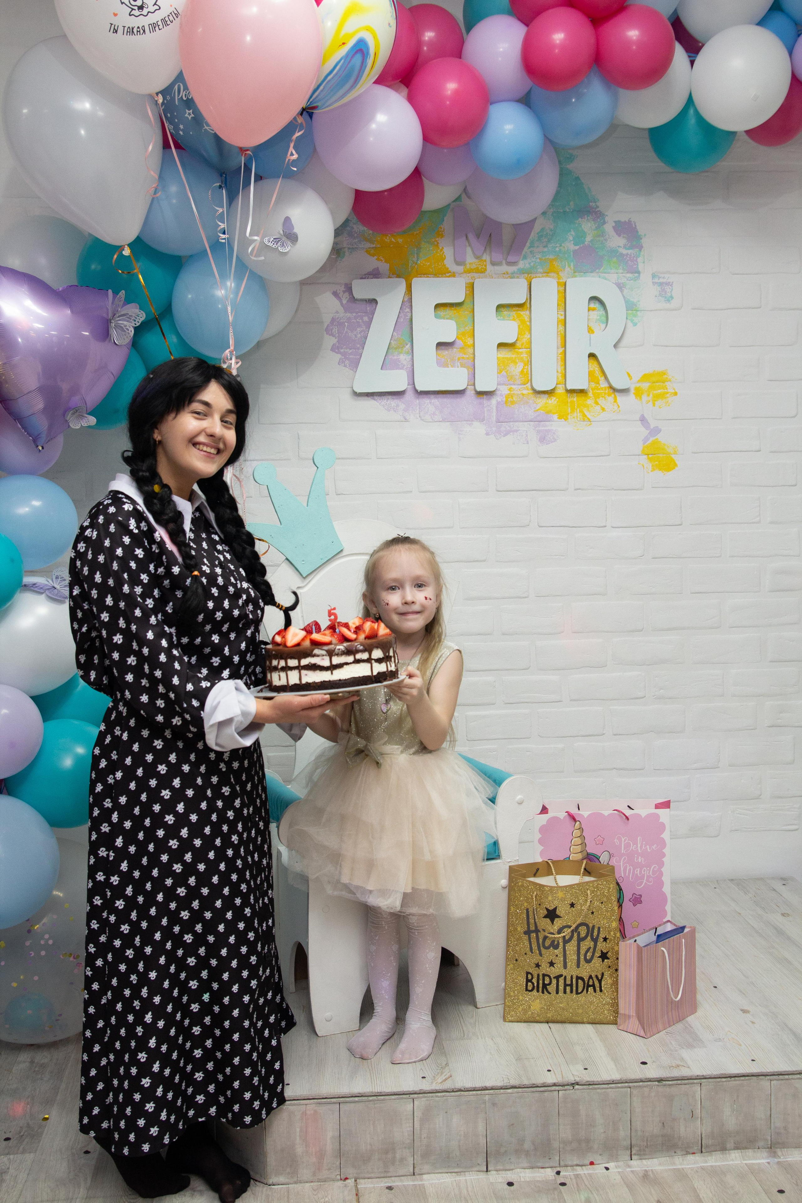 День рождения в стиле Уэнздей. Фотограф Ирина Колесникова