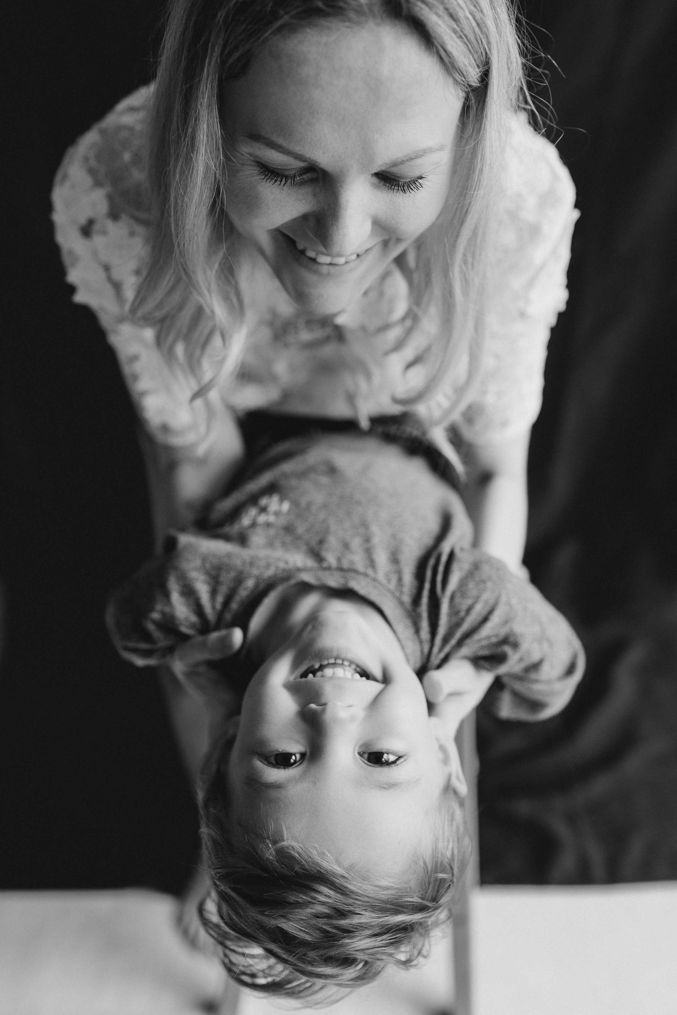 Portrait enfant en Noir et Blanc. Photographe des familles et enfants à Nantes et alentours