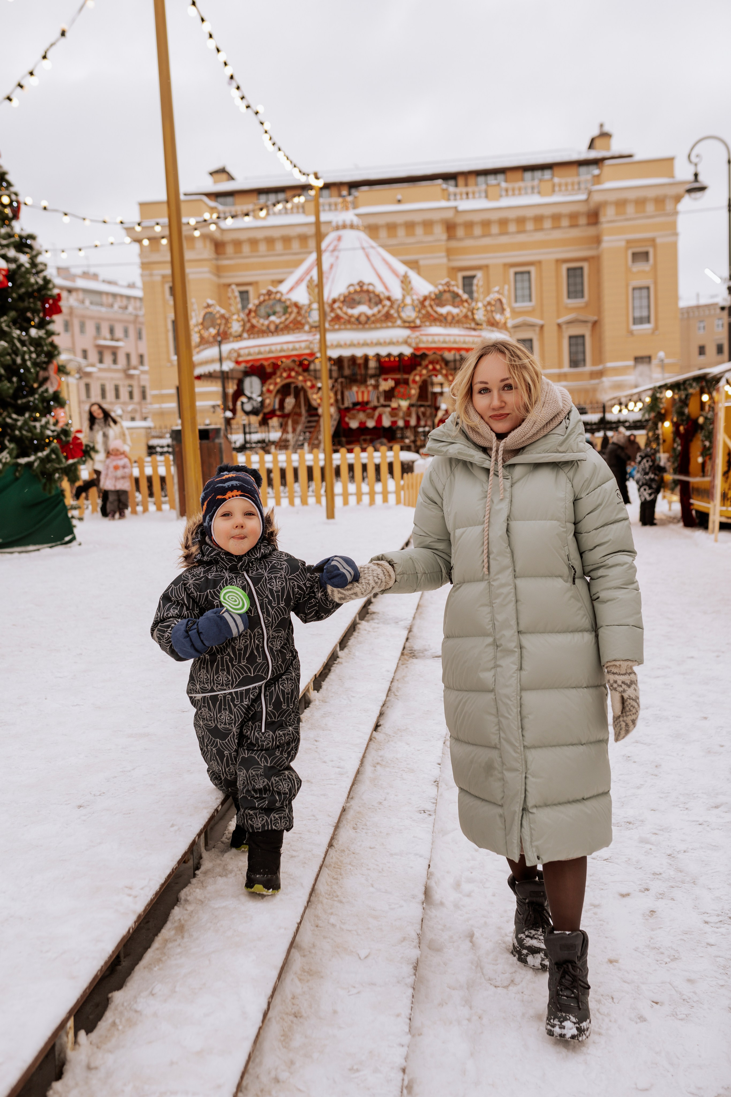 Семейная, Манежная площадь