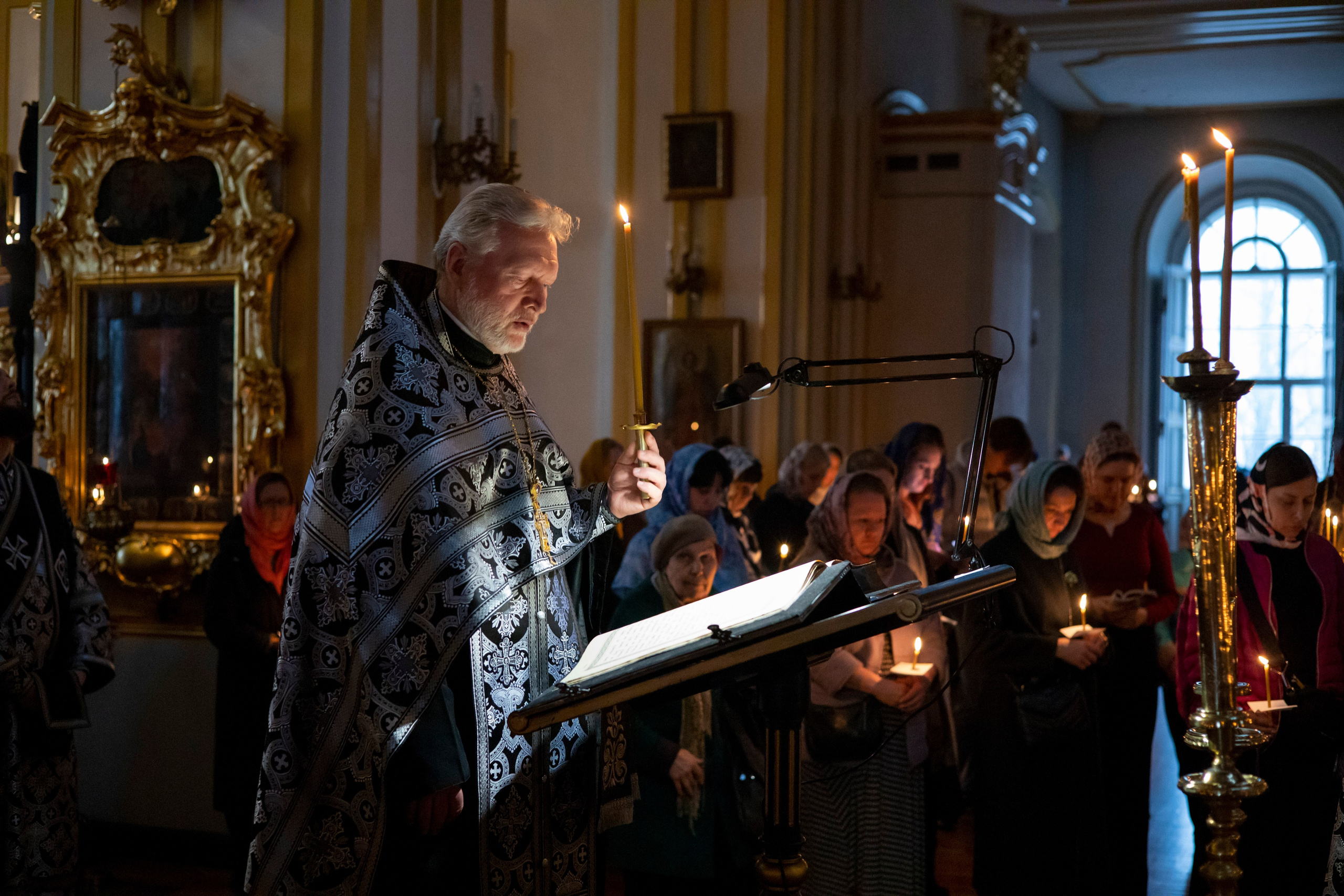 УТРЕНЯ ВЕЛИКОГО ПЯТКА. НИКОЛО-БОГОЯВЛЕНСКИЙ МОРСКОЙ СОБОР