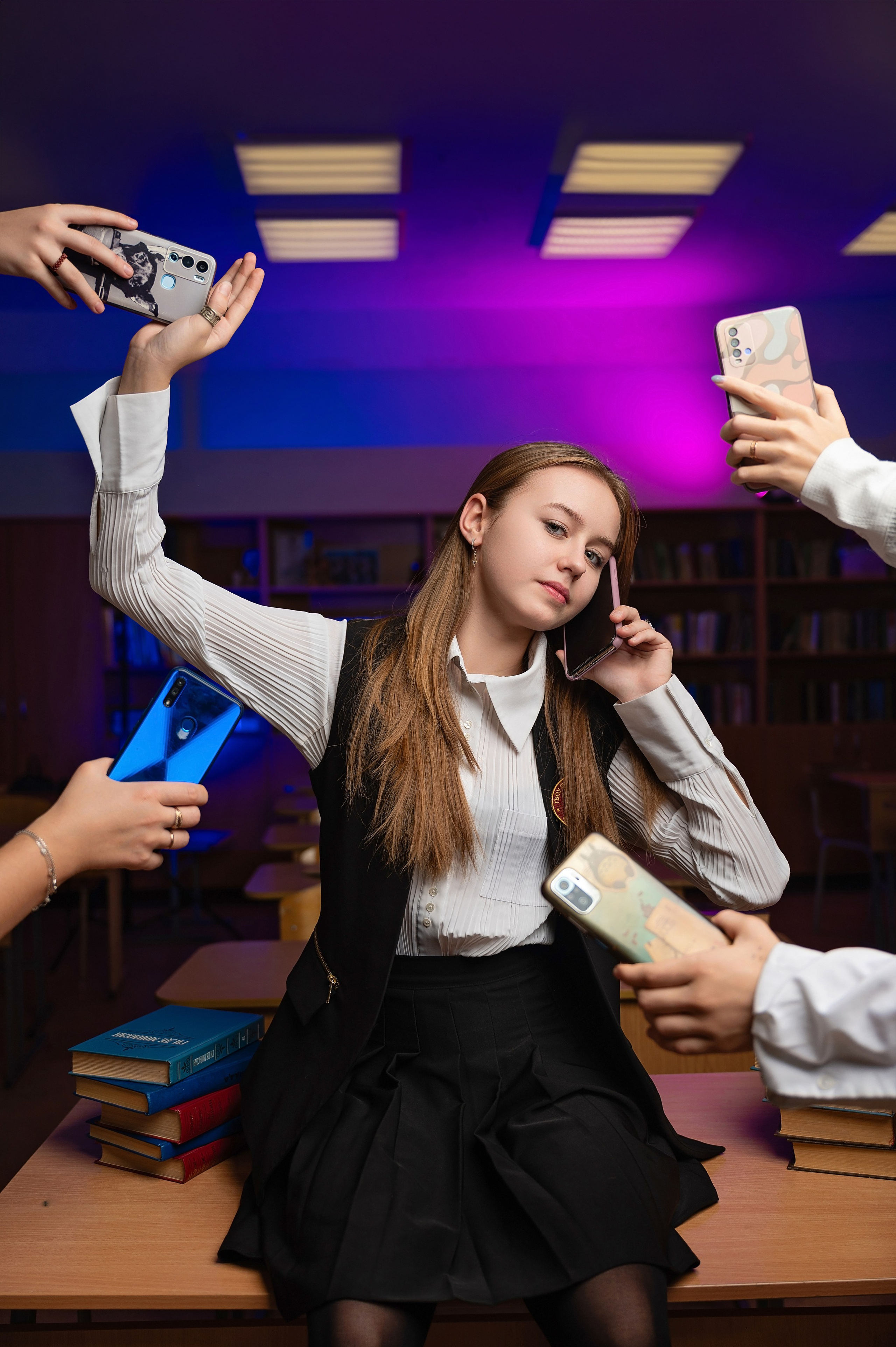 Портреты старших классов с цветным светом. Выпускные альбомы для школы и детского сада в СПб и ЛО