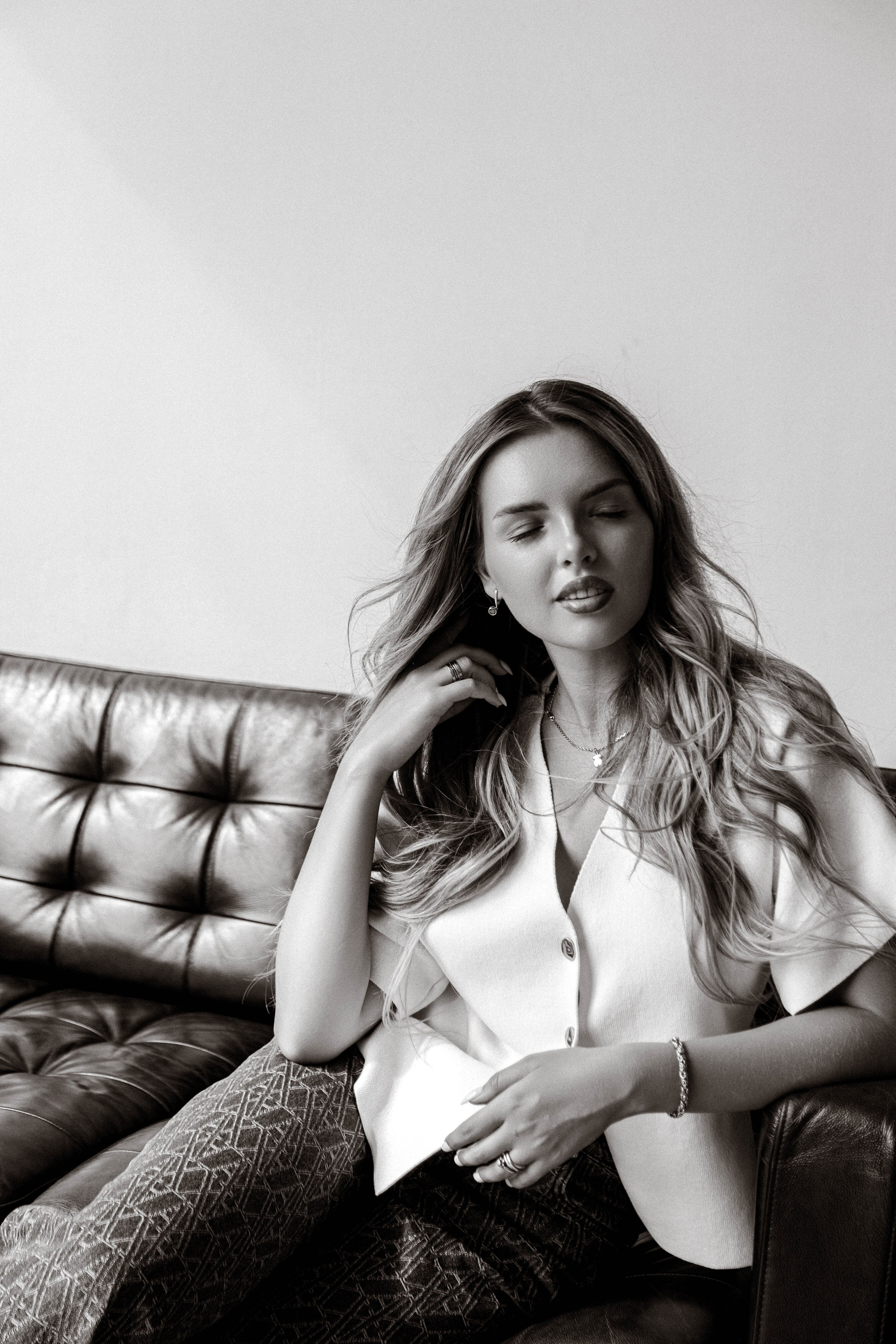 Катя. Минимализм в студии. Фотограф Ксения Третьякова, Санкт-Петербург