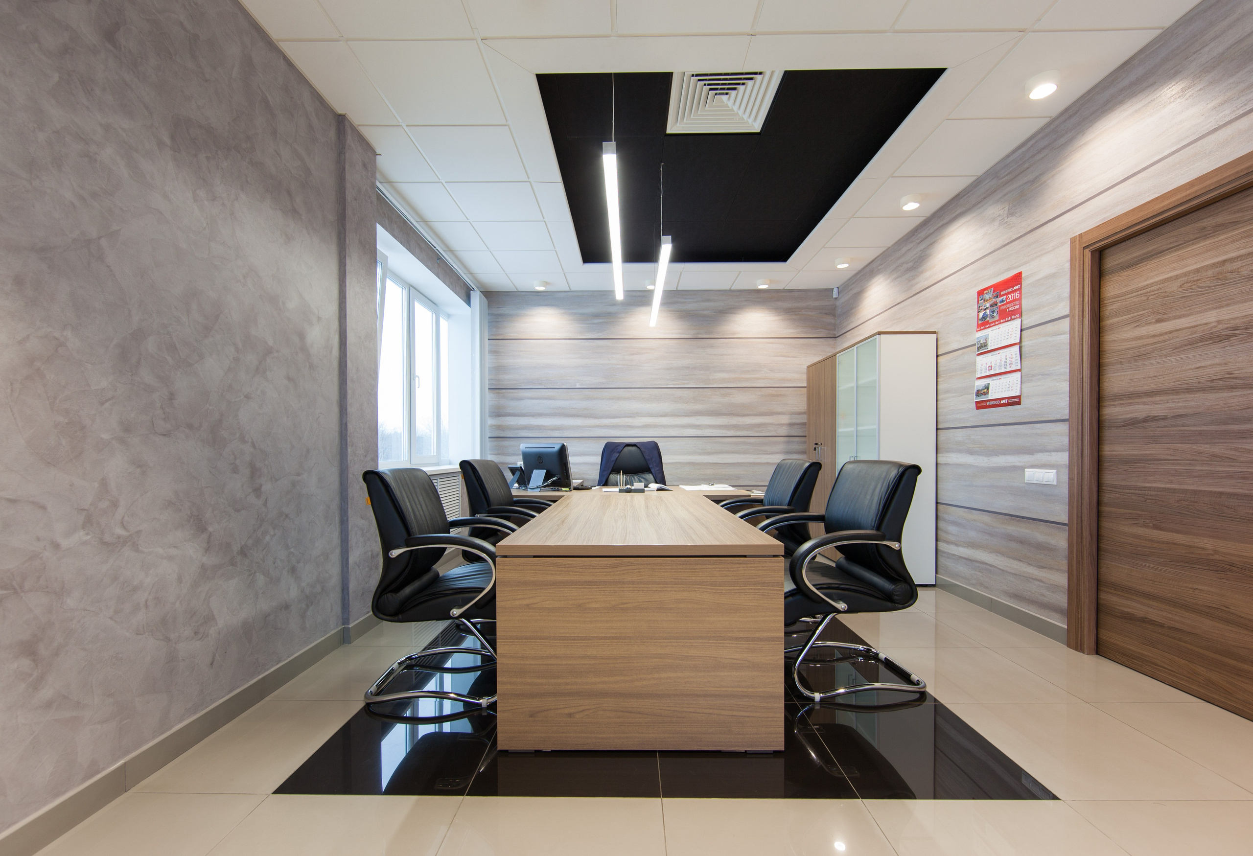 ШОУРУМ ПО ПРОДАЖЕ ГРУЗОВИКОВ IVECO. Архитектурно-дизайнерское бюро ROOMS