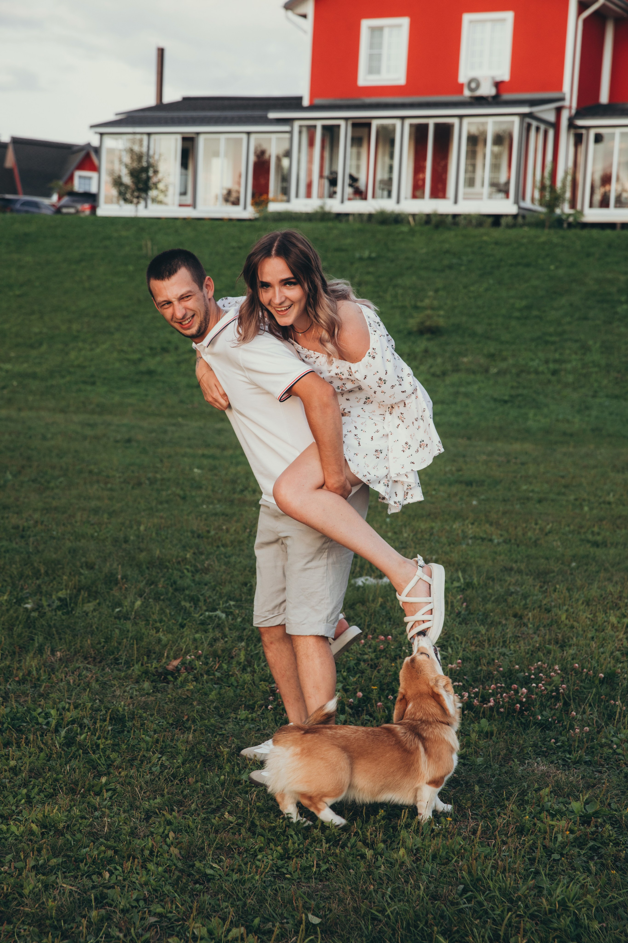 4 лапы, 2 пары ног и одно сердечко на троих ❤. Фотограф Анастасия Романова Рязань