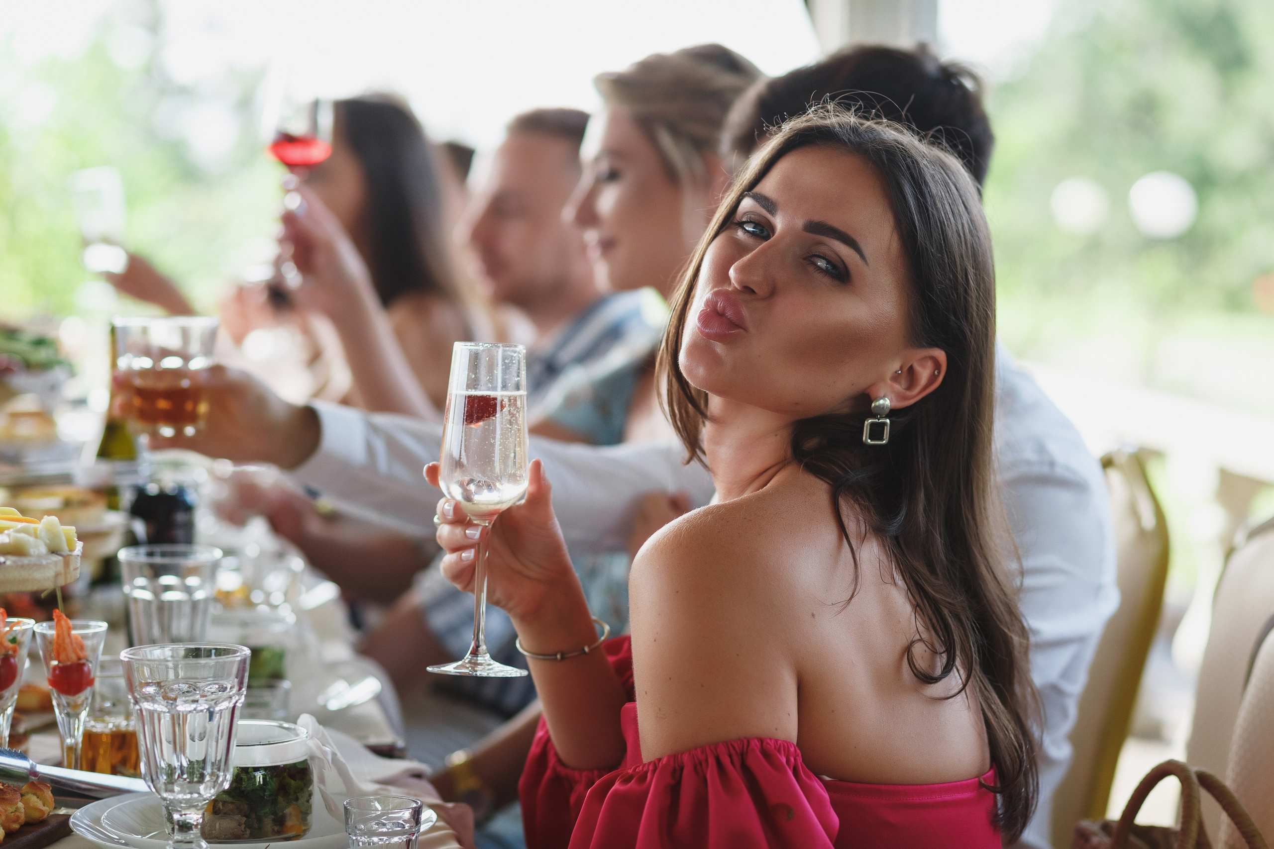 Свадебный фотограф Таганрог — фотосессия в центре города и банкет в коттедже «Виктория». Свадебный и семейный фотограф в Таганроге Бакарюк Антон