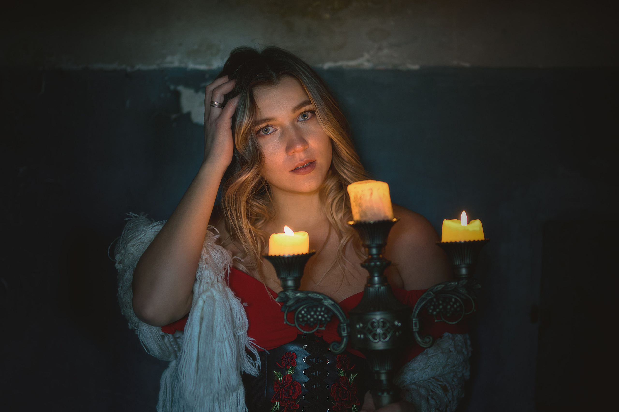 тематическая фотосессия чебоксары винтажном платье заброшка свечи