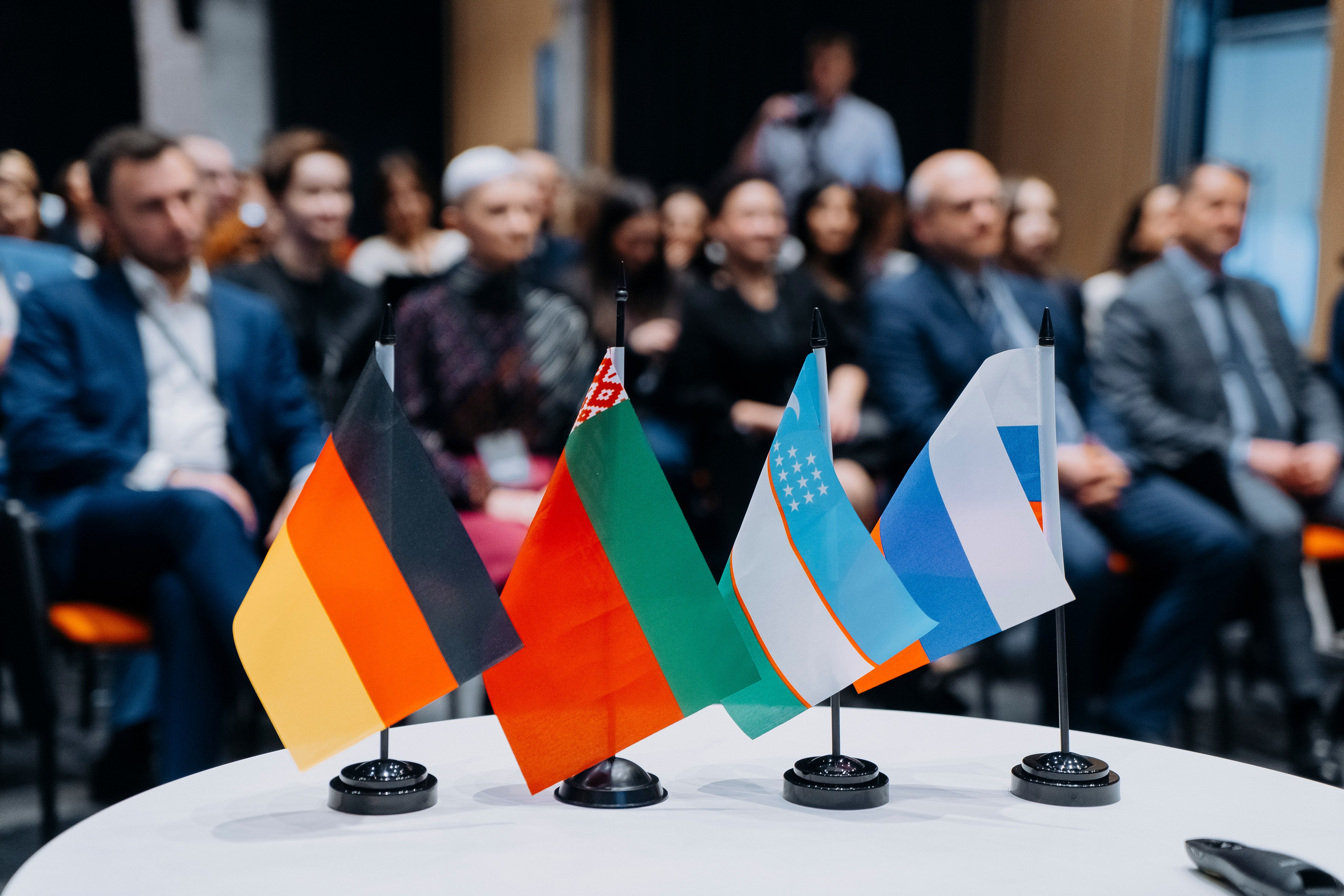 «Код юриста. Версия 2025» Больше: https://sinonim.org/improve#res. Профессиональный портретный фотограф в Москве Владимир Глаголев