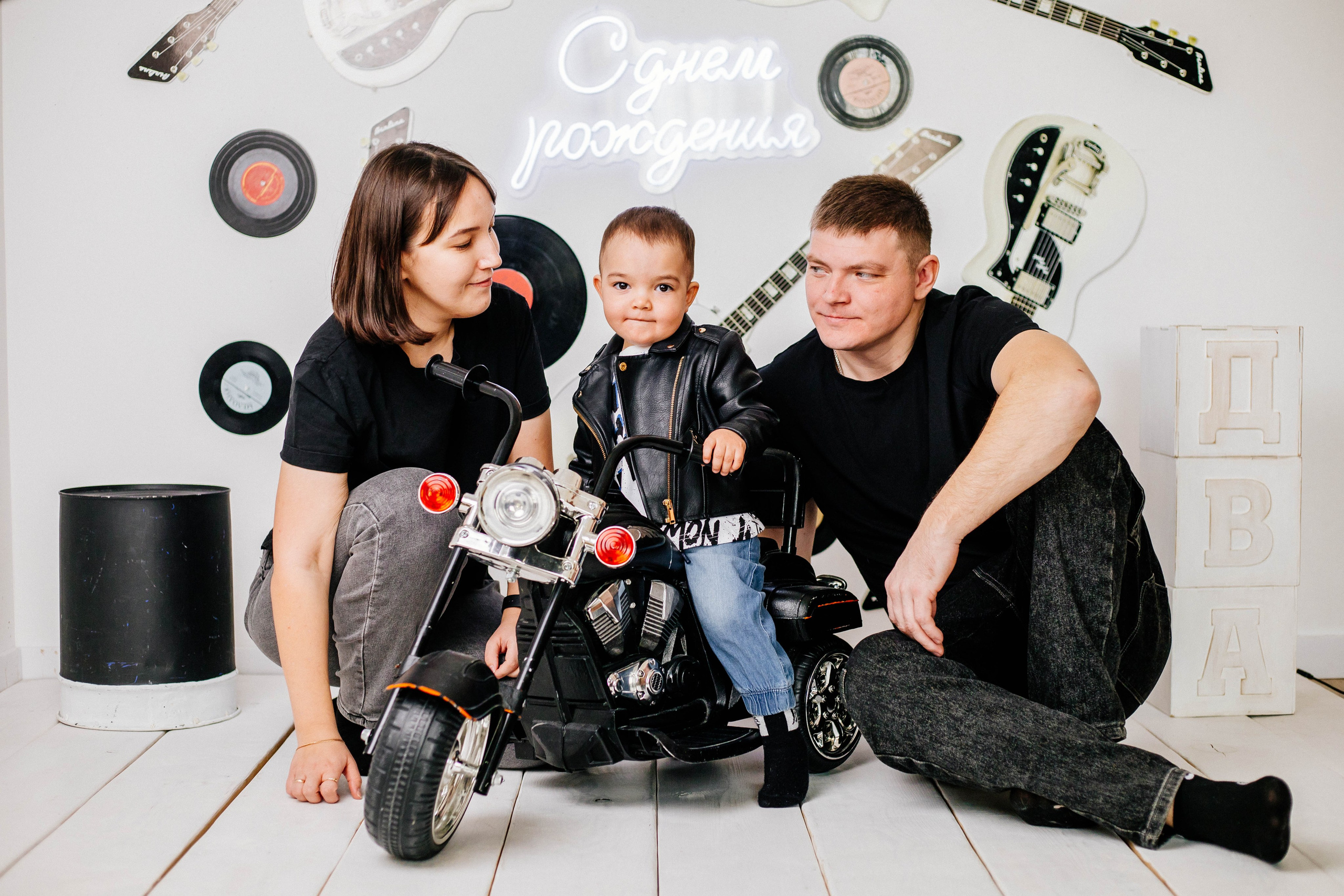 Лев с семьей. Рыжова Тамара