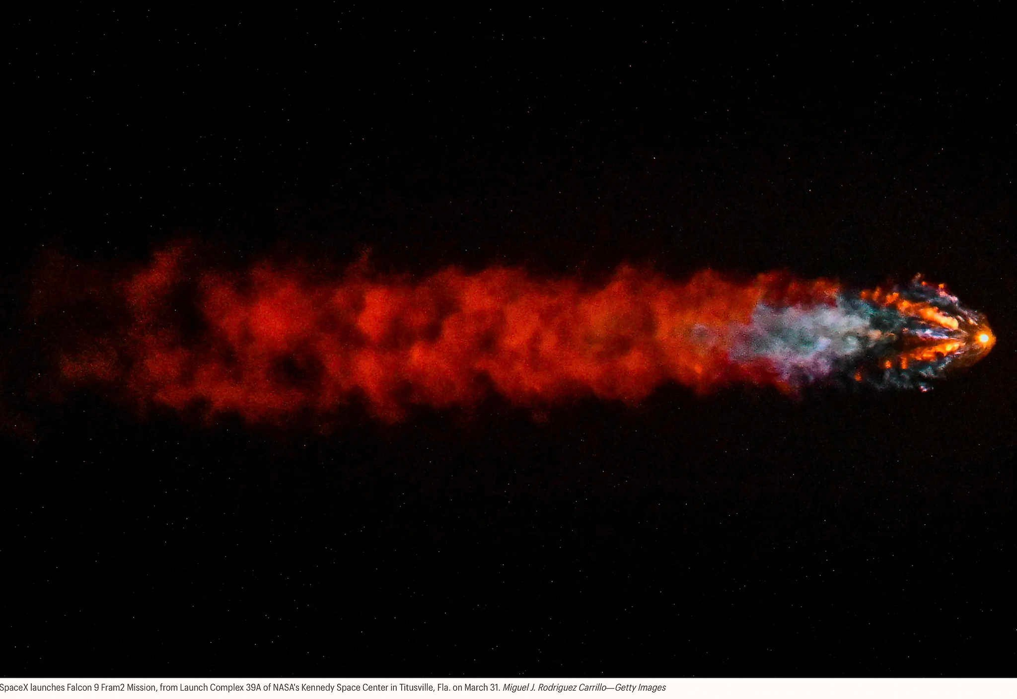 SpaceX запускает миссию Falcon 9 Fram2 со стартового комплекса 39A Космического центра Кеннеди НАСА в Титусвилле, штат Флорида 31 марта. Мигель Родригес Каррильо — Getty Images