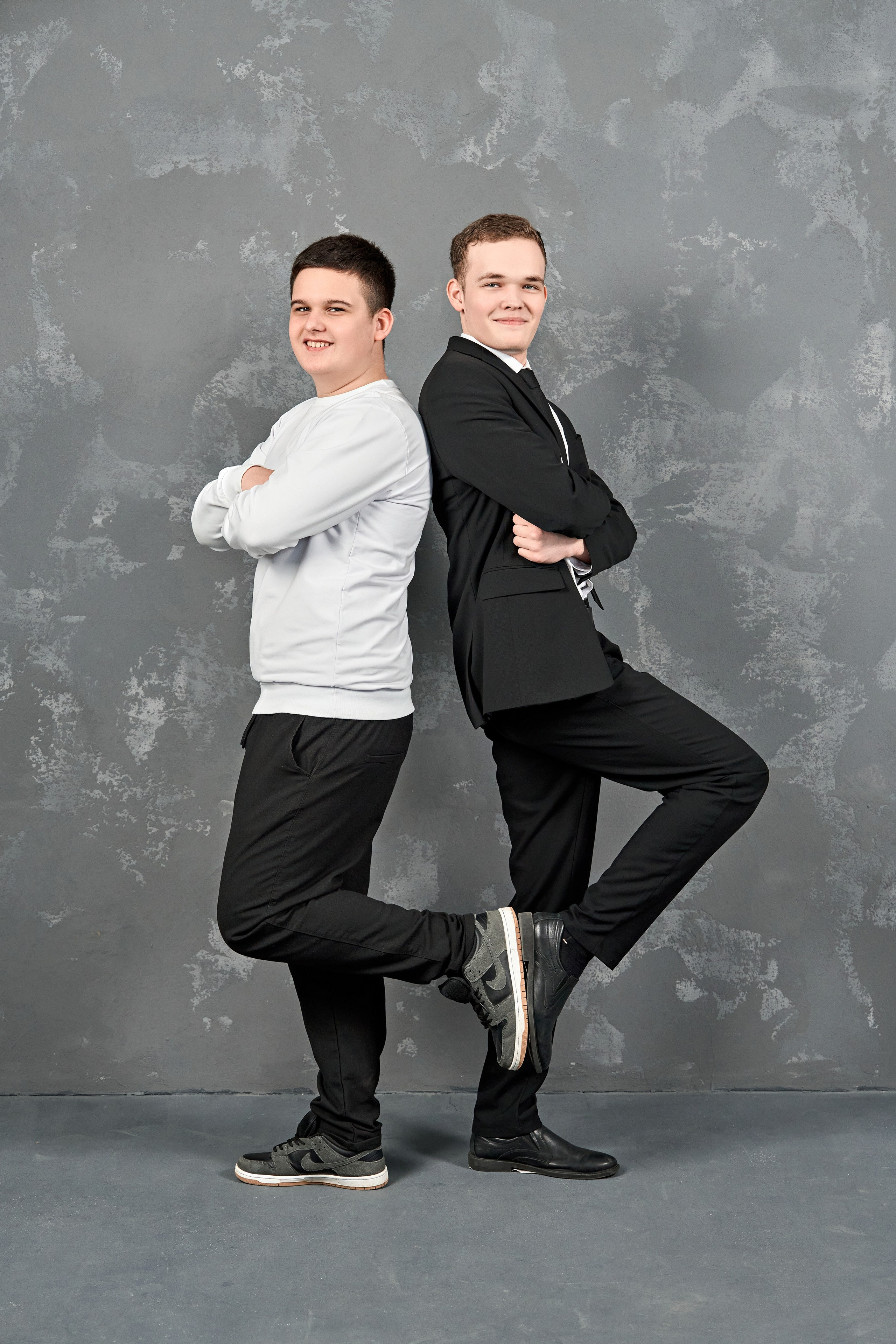 Выпускные альбомы для 9-11 классов. Фотосъёмка в студии. Калуга. Фотограф Меняйло Евгений. Свадьба. Портрет. Репортаж. Семья. Контент