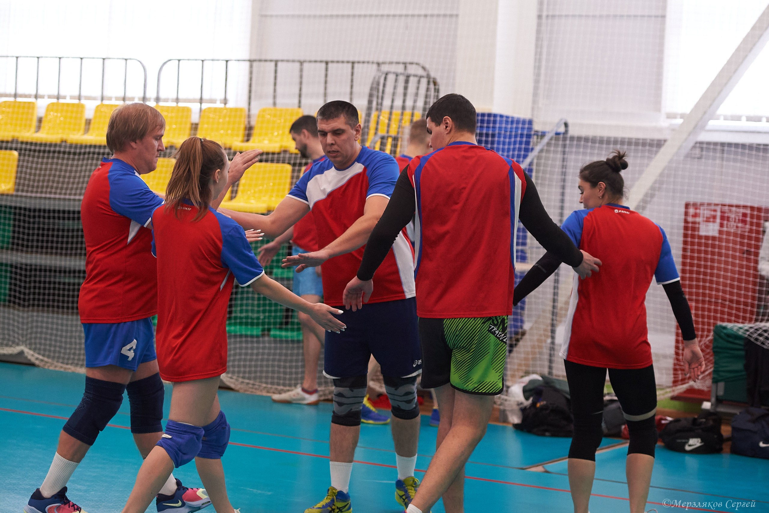 Новогодний волейбольный турнир. Ижевск. 16.12.23. Спортивный репортажный фотограф в Ижевске Сергей Мерзляков