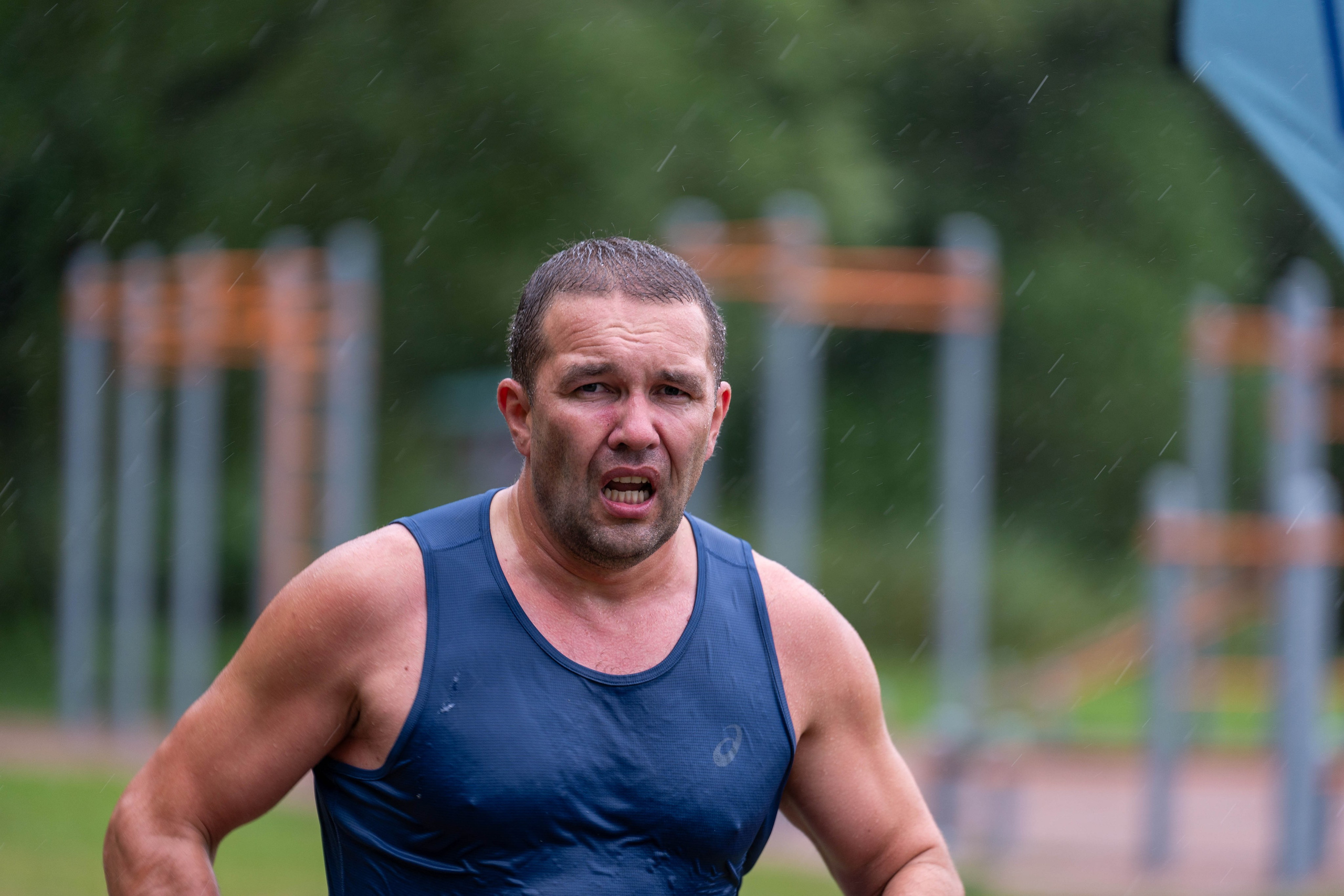 Участник пробежки «5 вёрст» на Елагином острове, спортивный фотограф Санкт-Петербург