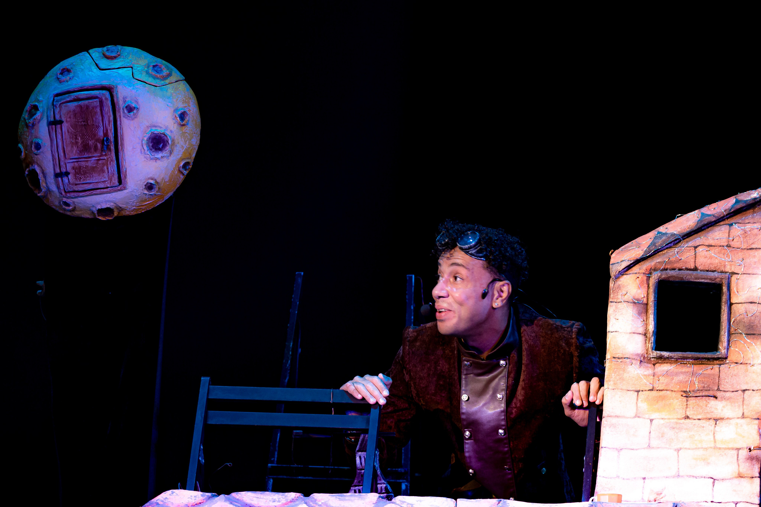 Человек с луны — спектакль кукольного театр Саквояж. Фотограф в Сочи Юрий Шептаев