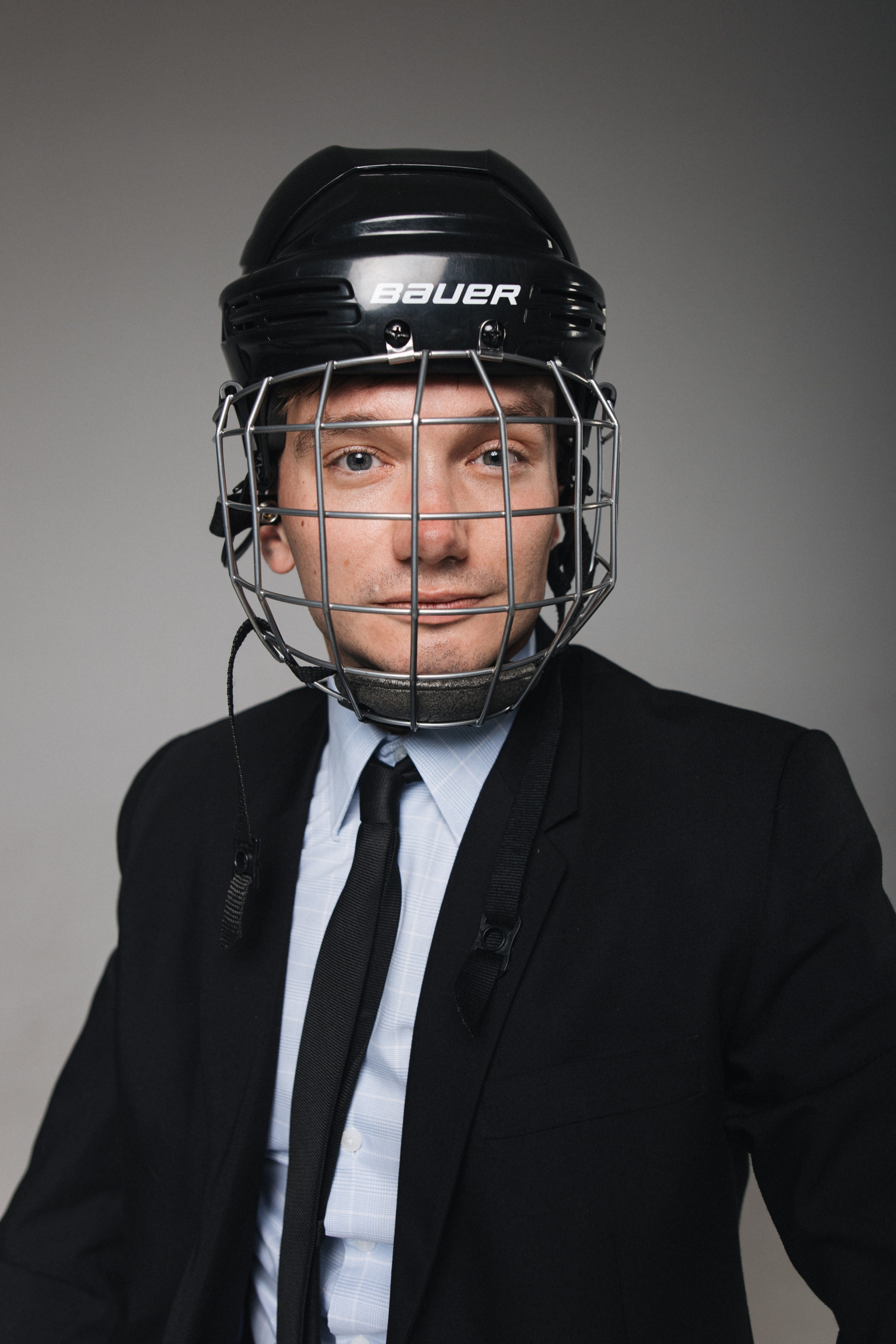 Фотосессия в Туле в студии для эксперта: юрист и хоккейная метафора