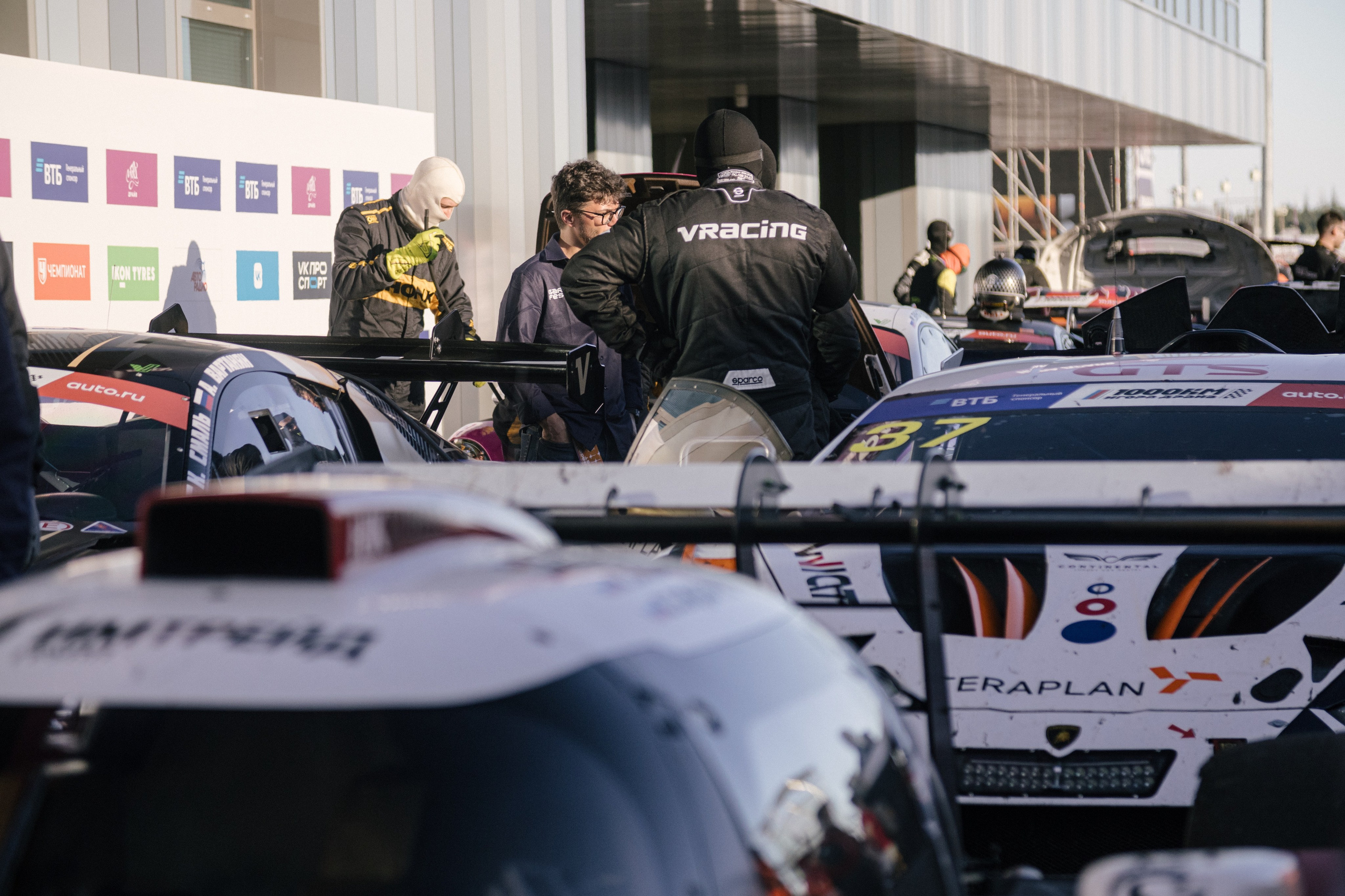 1000 км Игора Драйв (гонки на выносливость). Промышленный и автомобильный фотограф в Санкт-Петербурге и Ленобласти