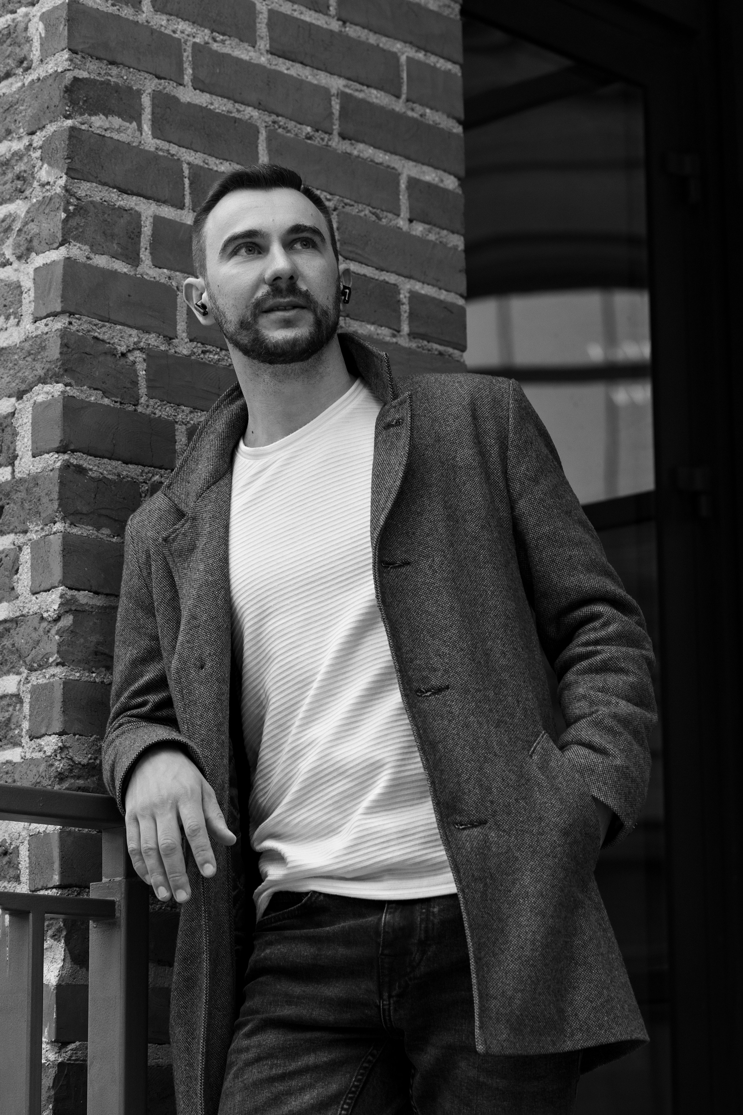 Мужская фотосессия на улице. Профессиональный фотограф в Москве