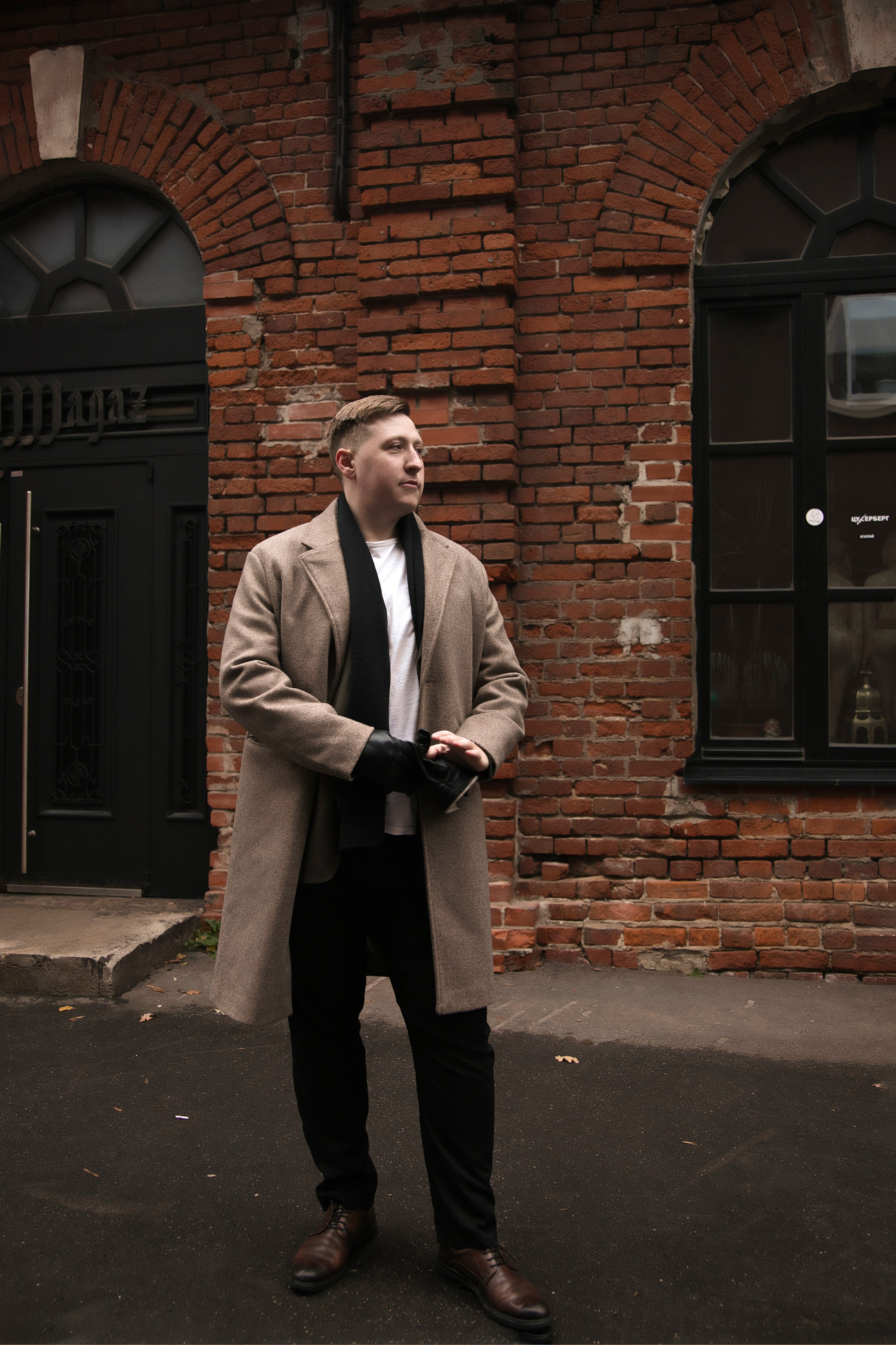 Мужская фотосессия на улице. Профессиональный фотограф в Москве