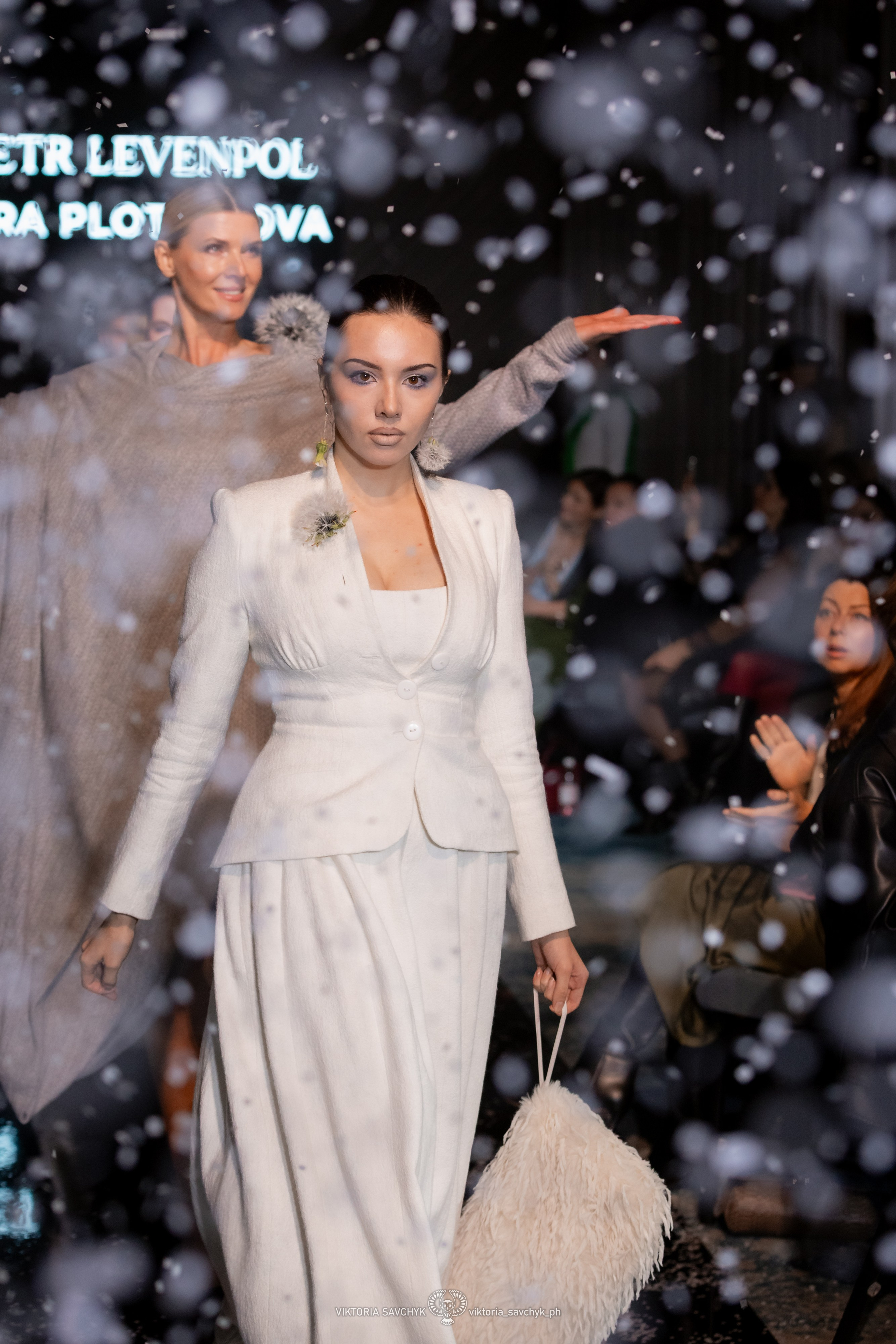 Подиум Rostov Fashion Show 2025. Осень-зима. Фотограф в Ростов-на-Дону Виктория Савчук