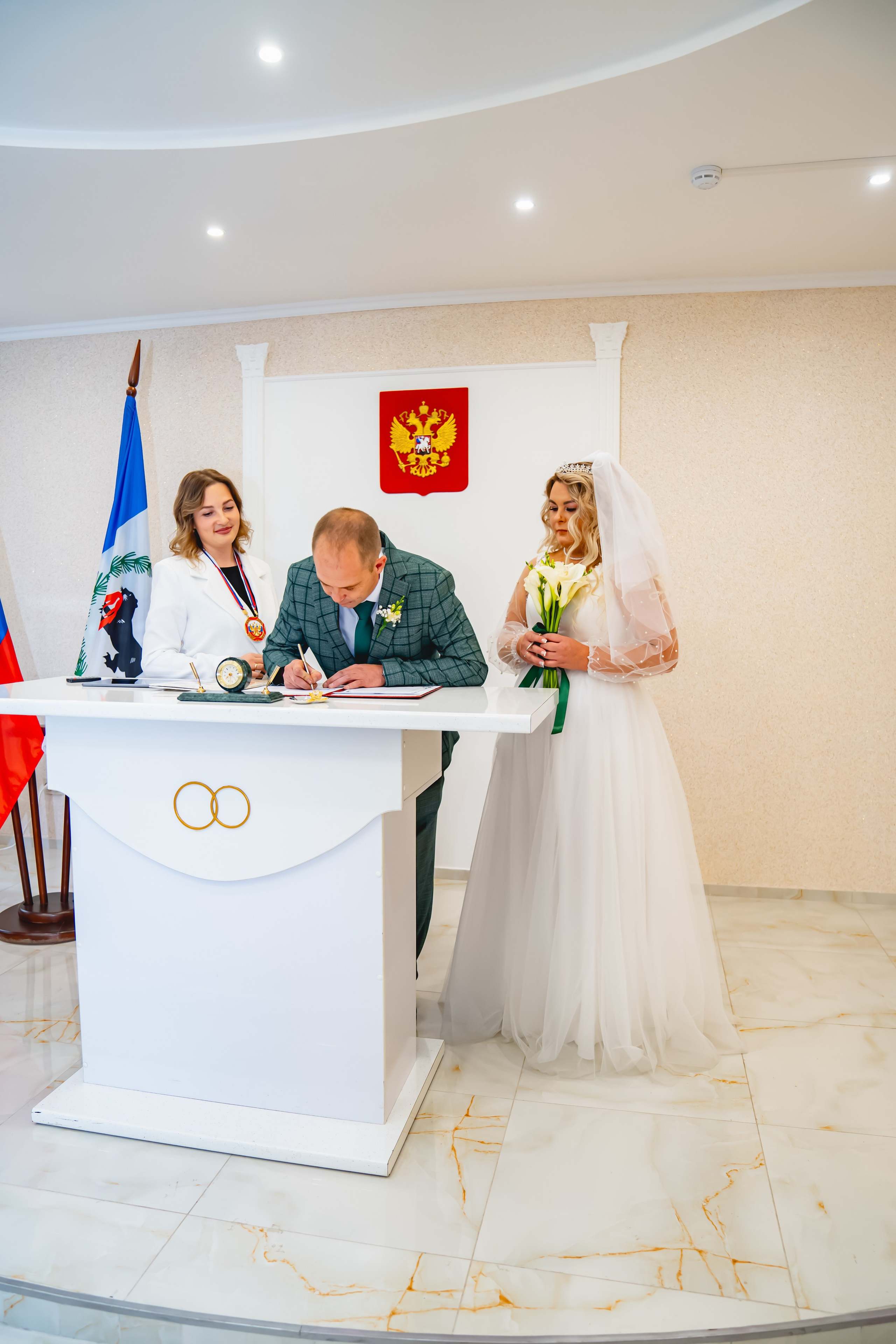 Осенняя Свадьба 2024. Занимаюсь профессиональной фотографией и живу рядом с Байкалом. Работаю в разных жанрах