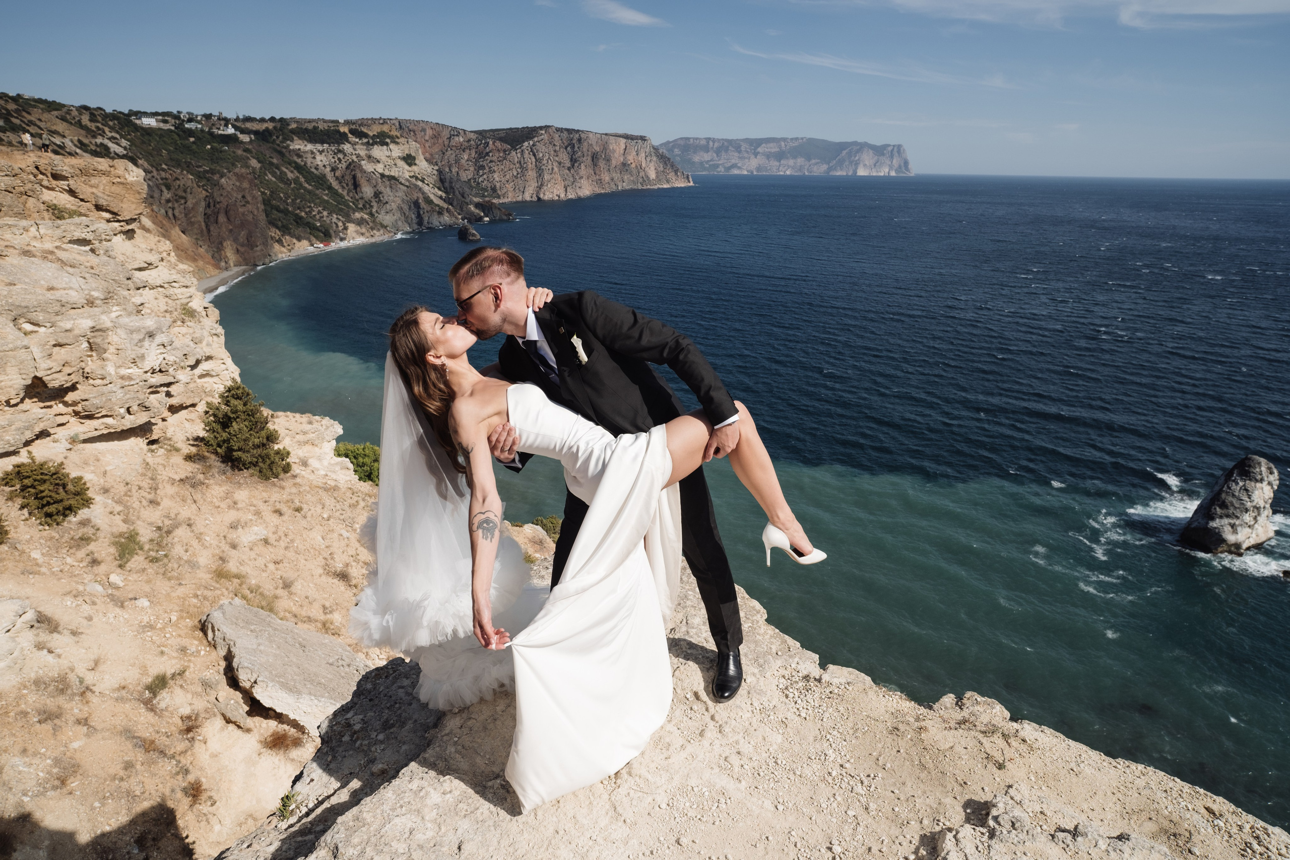 Дарья и Виктор в Балаклаве и на Фиоленте. Профессиональная фотосъемка в Крыму. Натуральные эмоции и живые кадры. Забронируйте дату прямо сейчас!