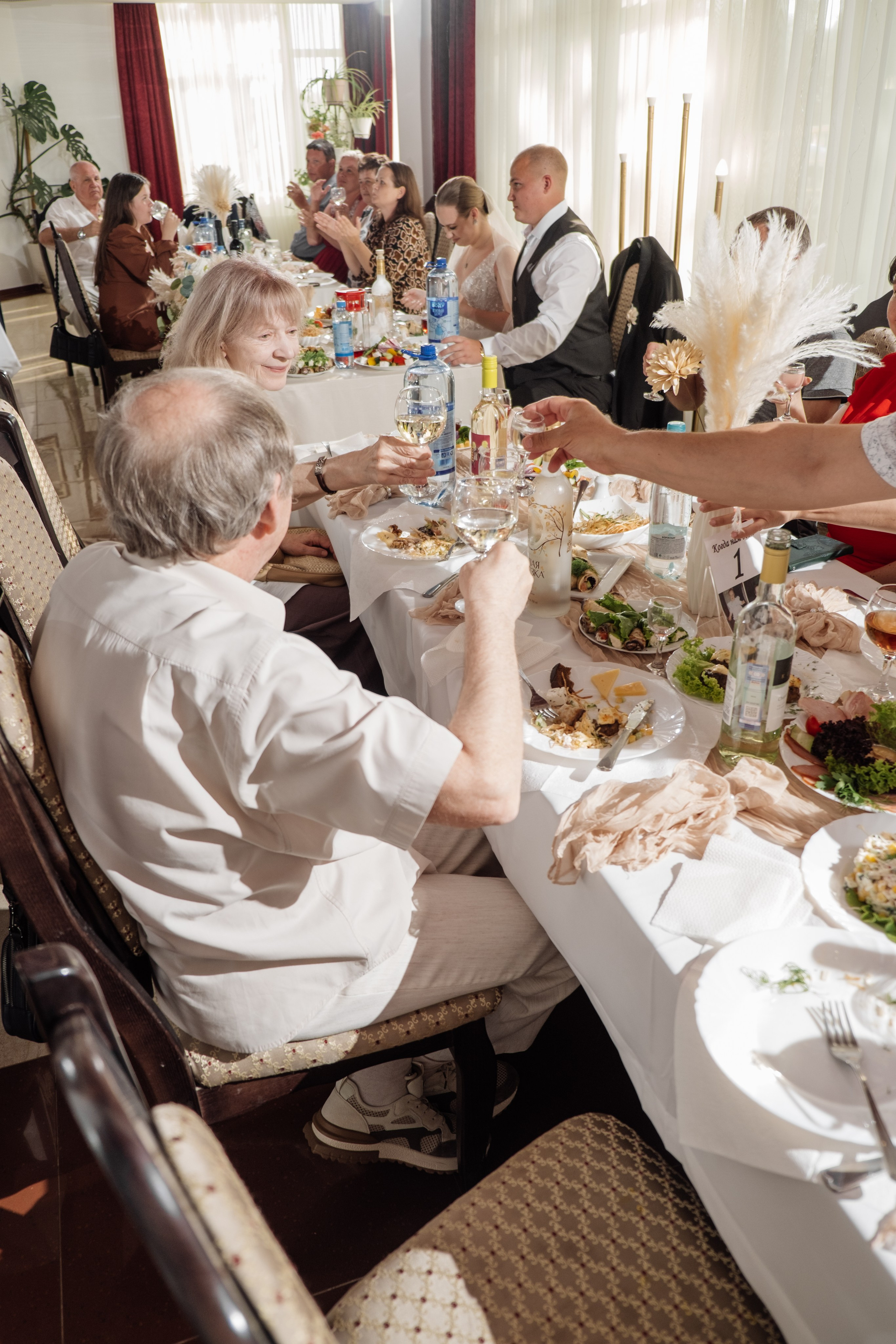 Свадебный ретопртаж. Профессиональная фотосъемка в Крыму. Натуральные эмоции и живые кадры. Забронируйте дату прямо сейчас!