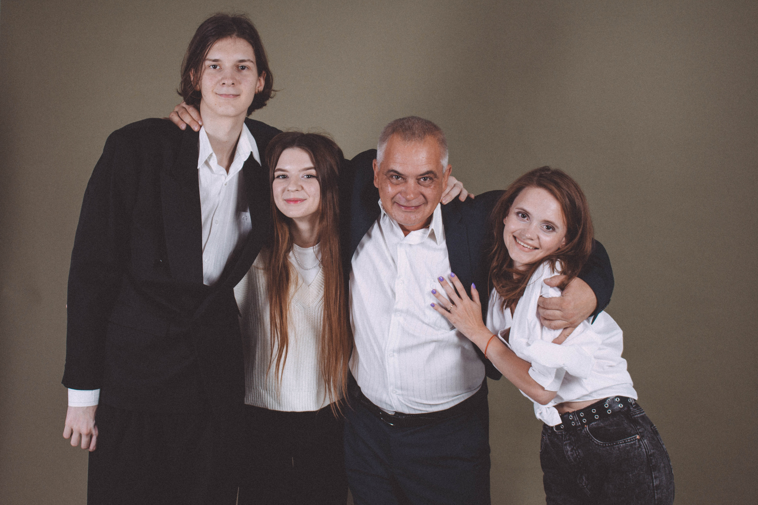 Семейная съёмка в студии. Фотограф Шагалов Михаил