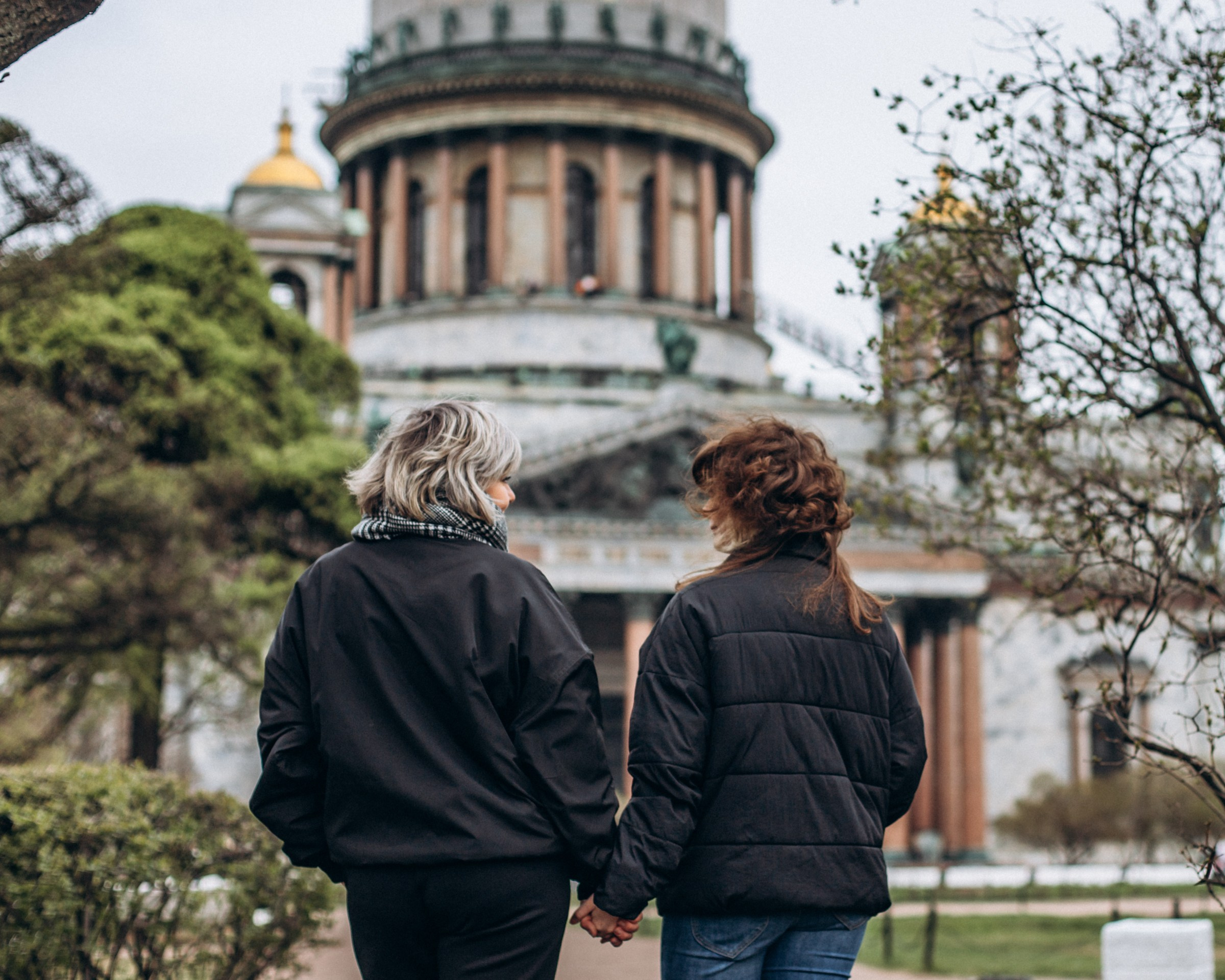Ольга и Варвара в мае. Фотопрогулка в Петербурге. Индивидуальный и семейный фотограф в Санкт-Петербурге
