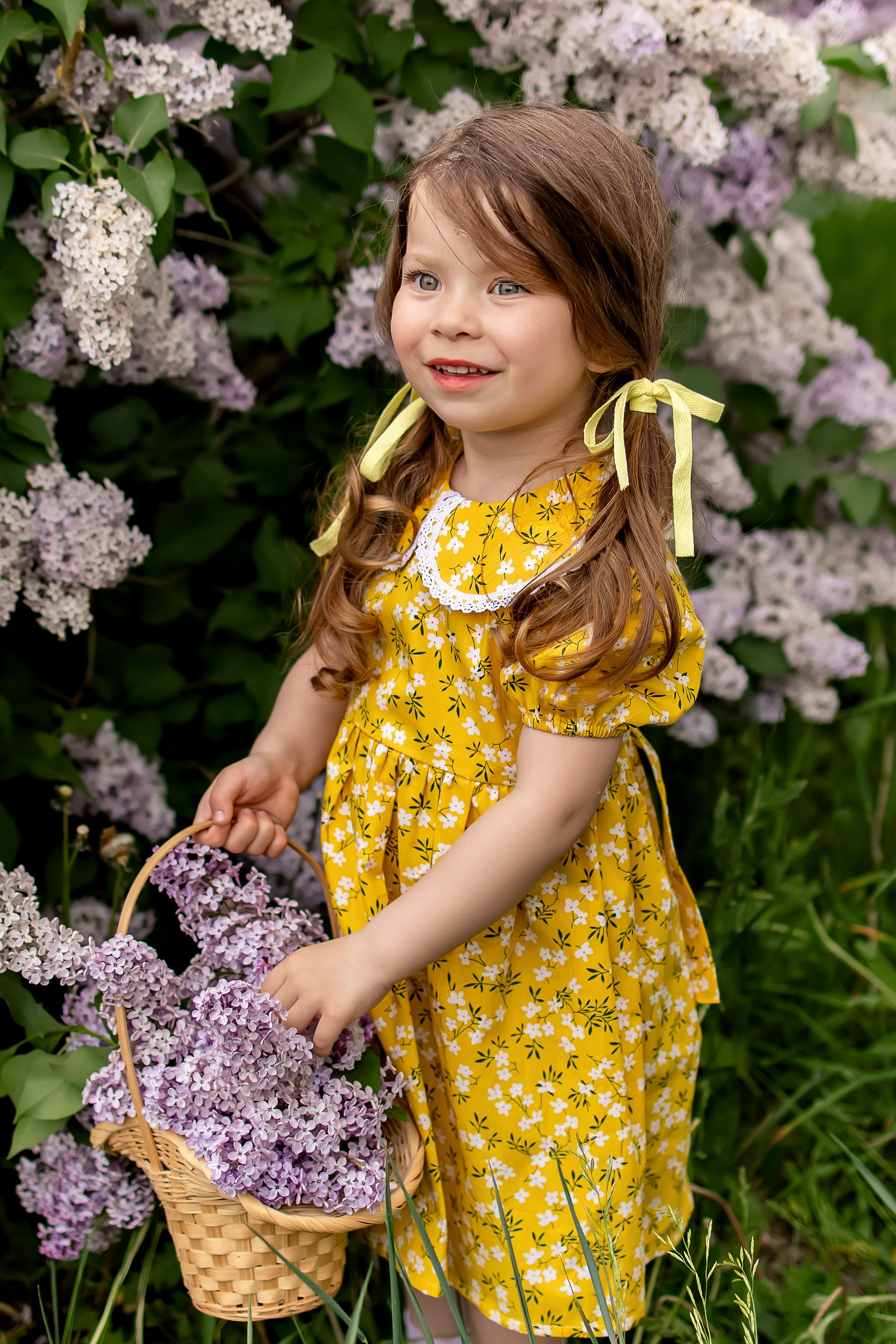 Анюта в сирени. Семейный и детский фотограф Оля в Тюмени