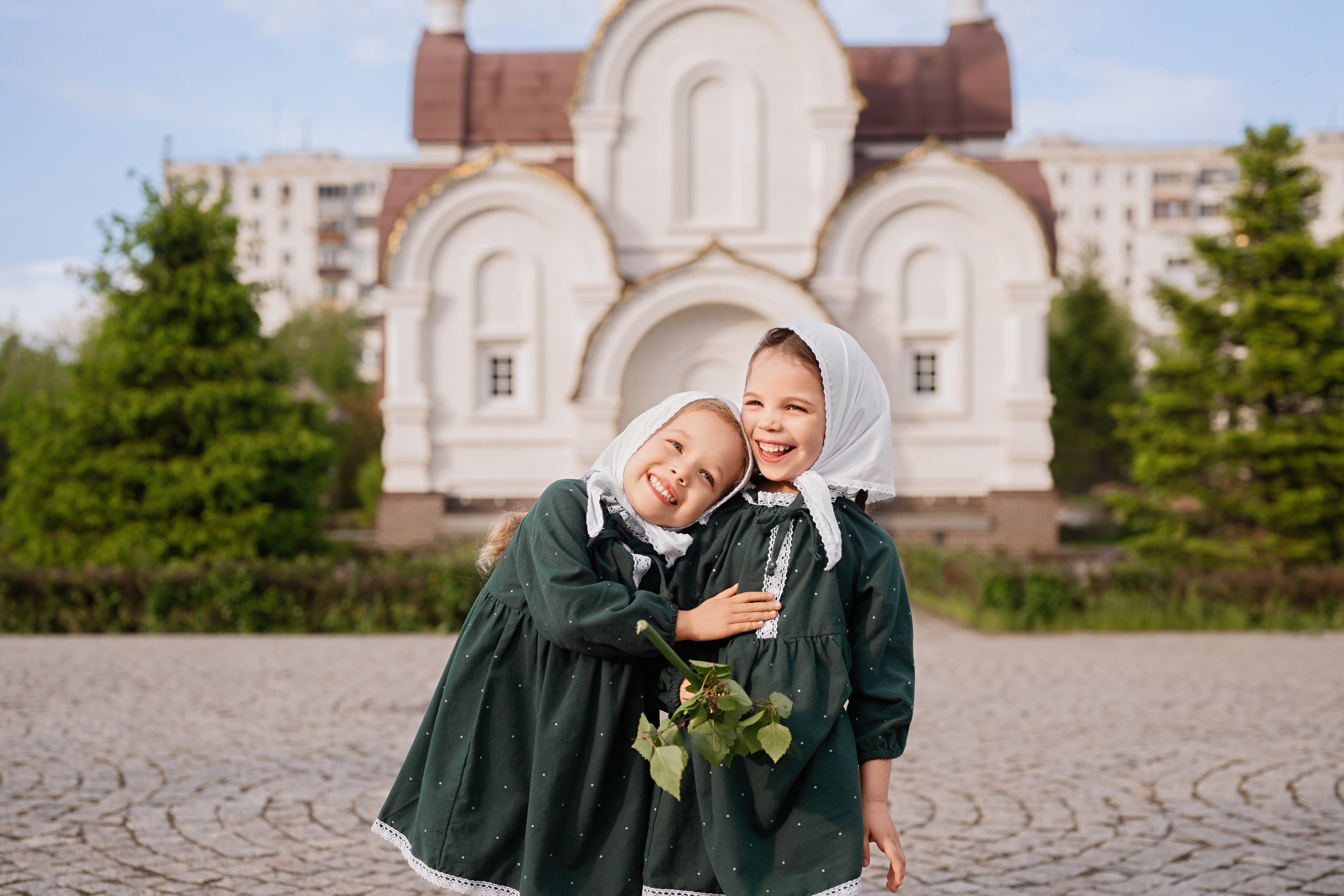 Съемка двух сестричек. Церковный фотограф на Таинство Крещения и Венчания в Оренбурге и Оренбургской области Екатерина Белкина