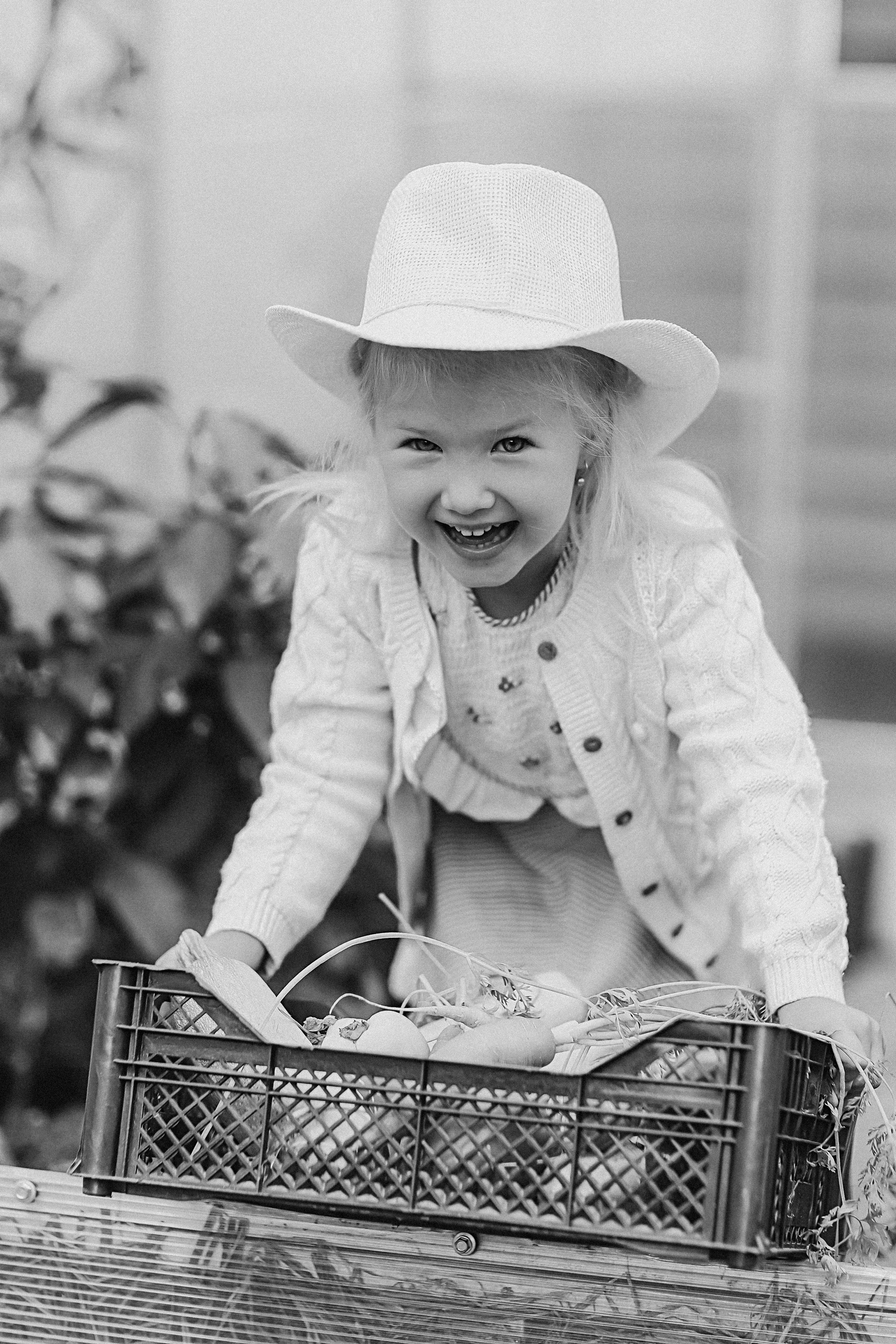 У дома. Семейный фотограф Тюмень, фотограф на роды Салмина Мария