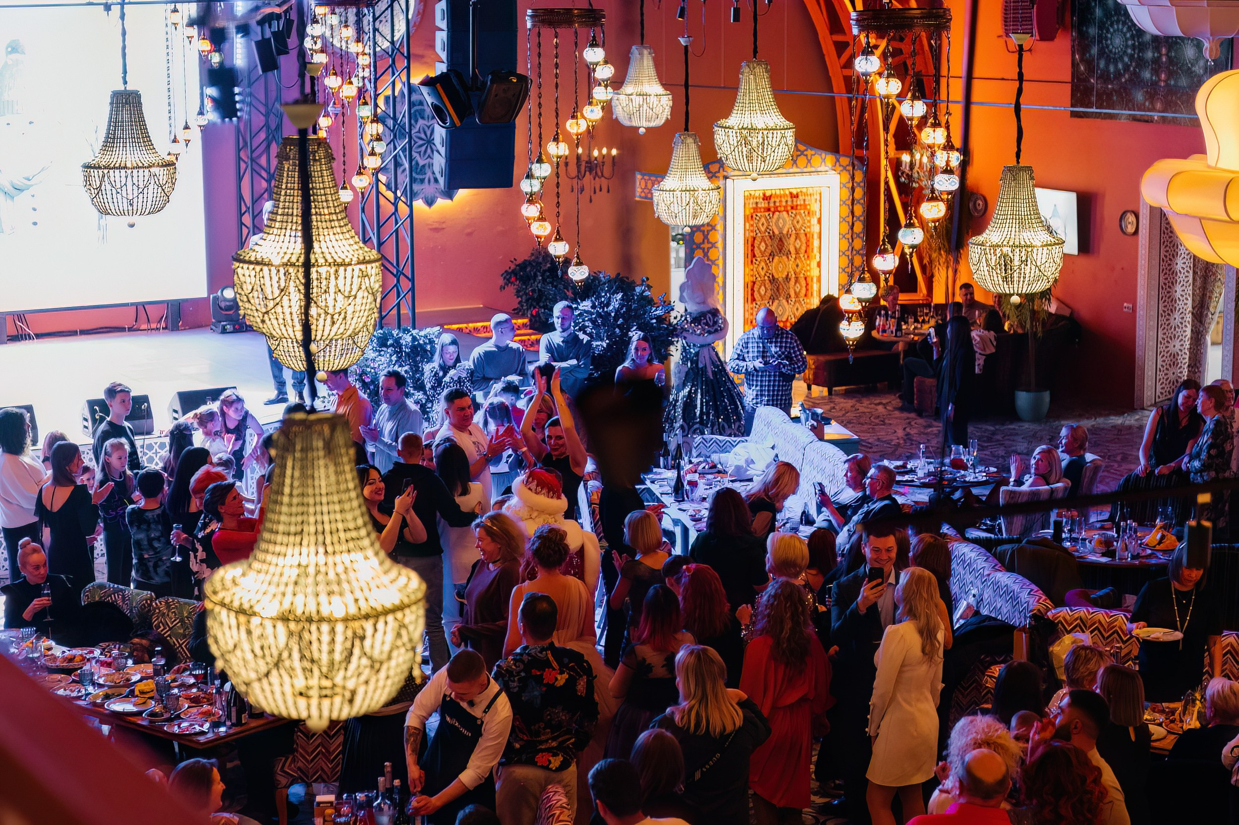 Новогодняя ночь 2024 в ресторане Чайхона ВО. Коммерческий фотограф в Санкт-Петербурге Анна Кобзарь