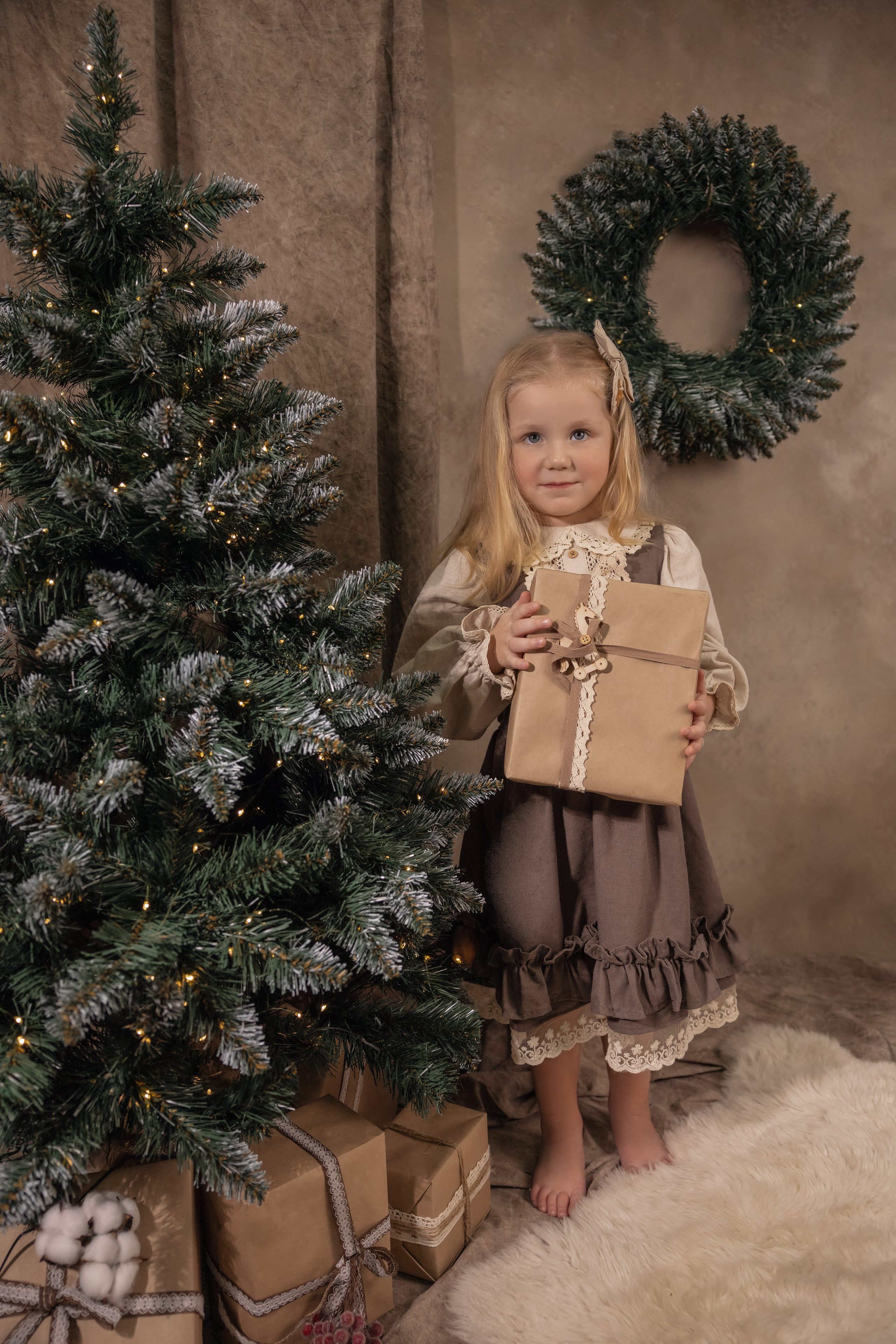 Новогодняя история маленькой Олечки. Семейный и детский фотограф Леонова Анна