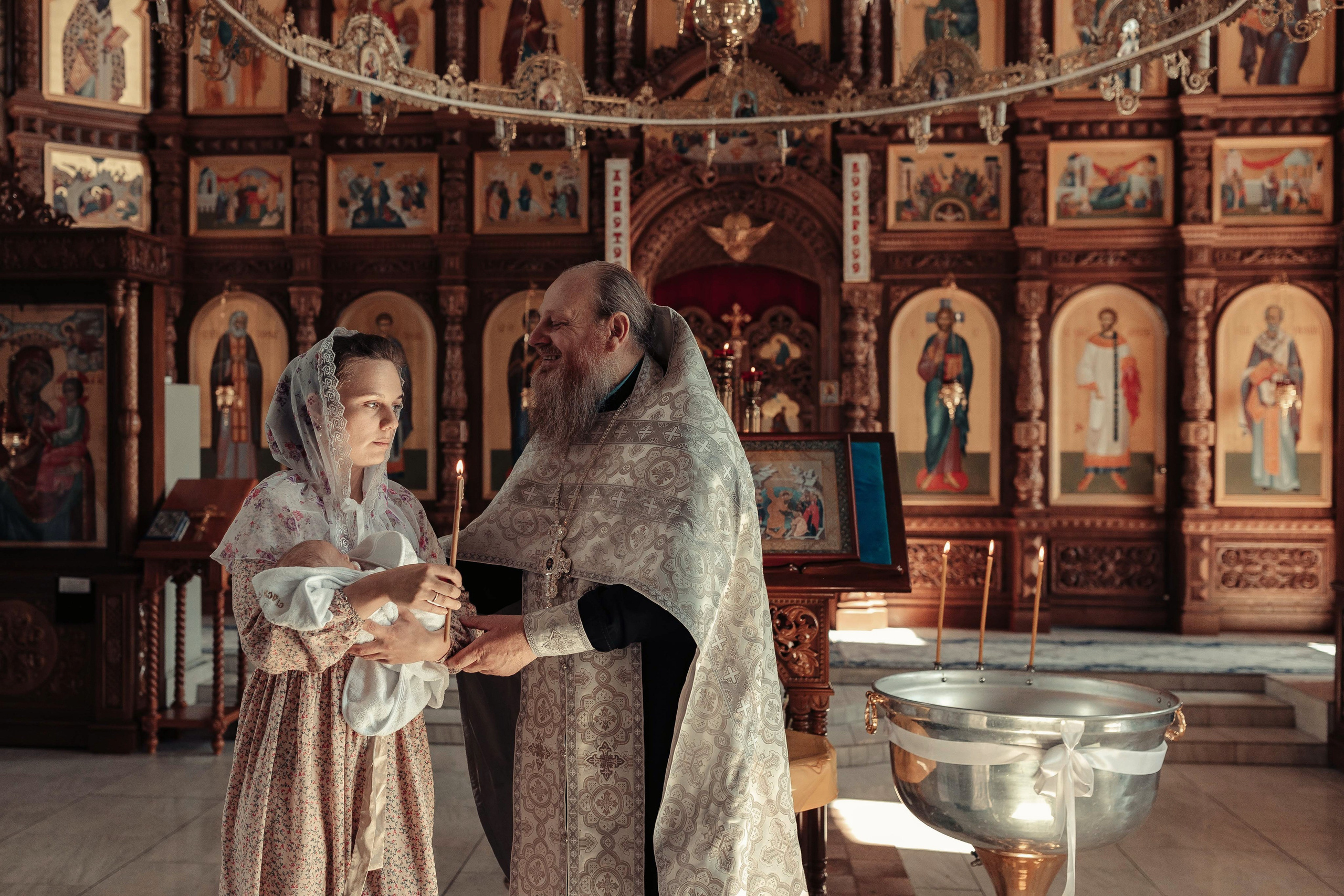 Фото съемка таинства крещения в храме Нижнего Новгорода. Алексей Шаров — свадебный и репортажный фотограф в Нижнем Новгороде